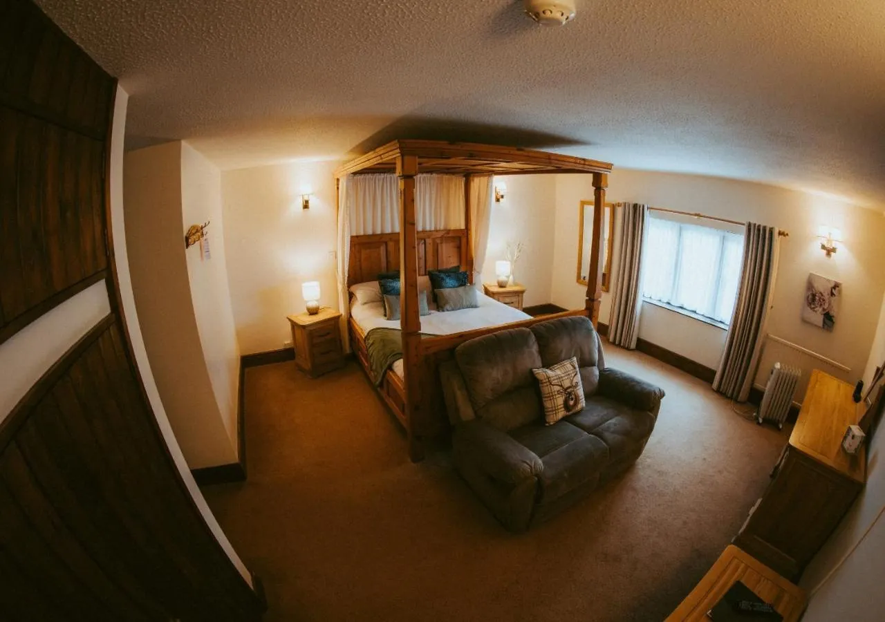 Bed in The Heathfield Inn