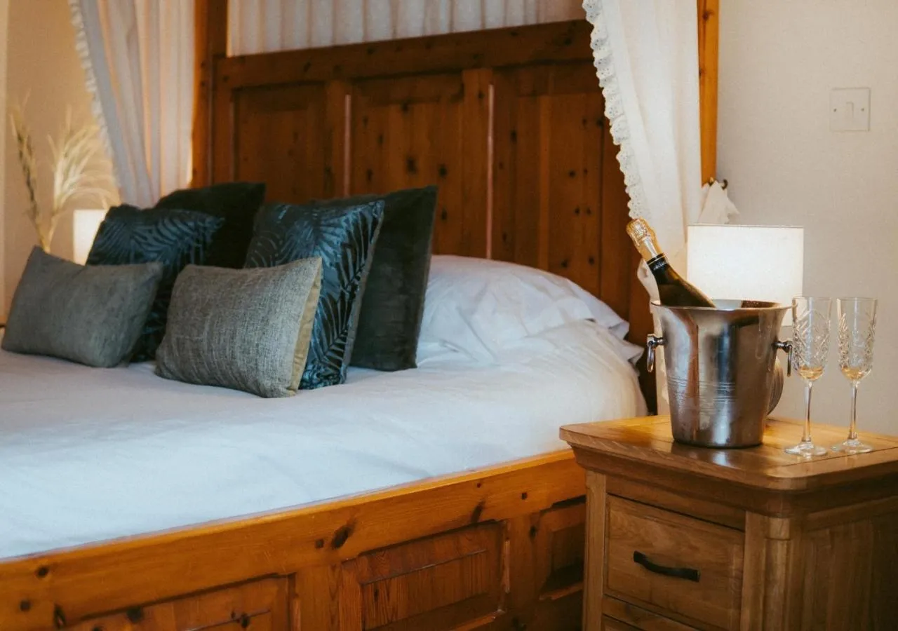 Bed in The Heathfield Inn