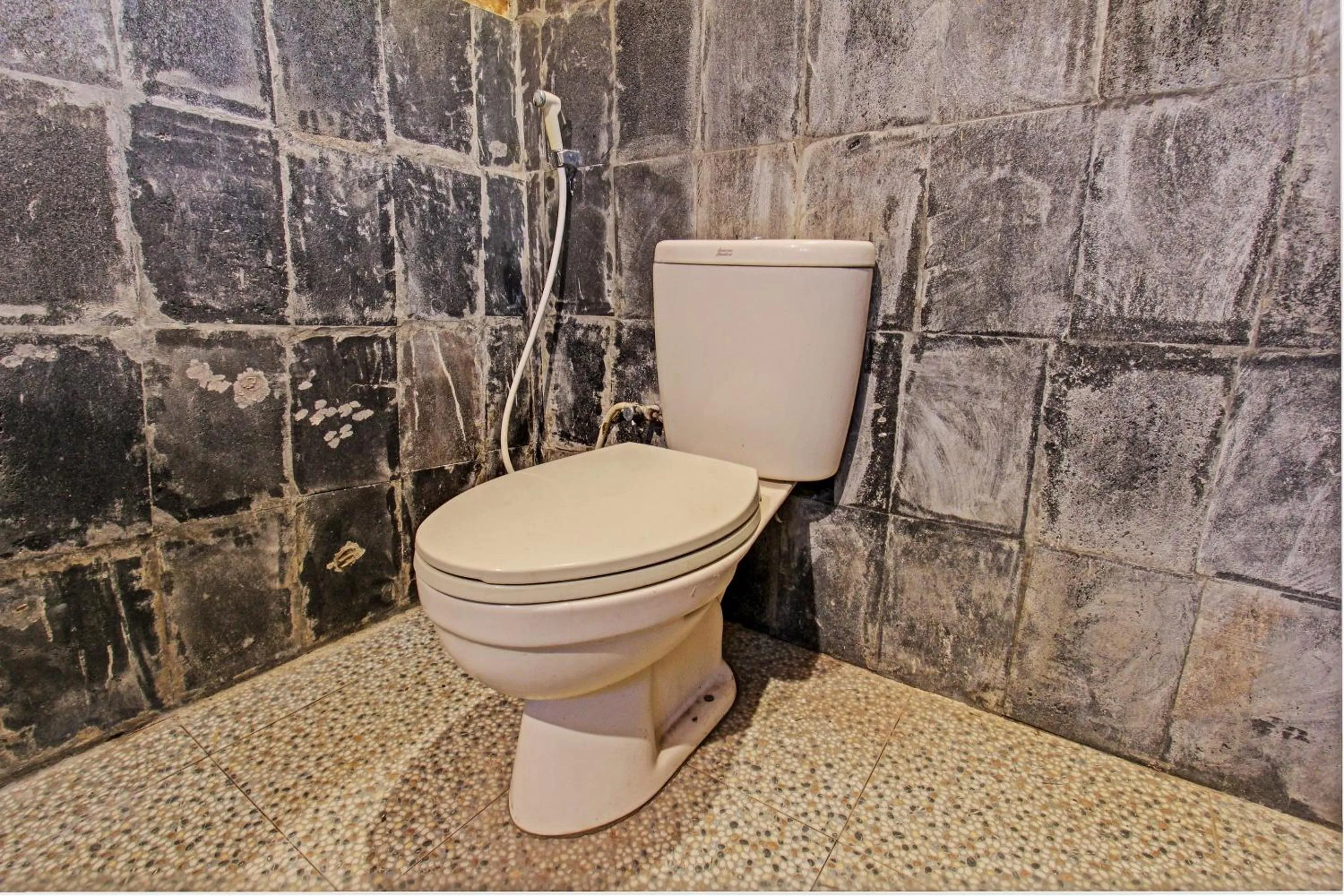 Bathroom in OYO 93121 Abi Bungalow & Hostel