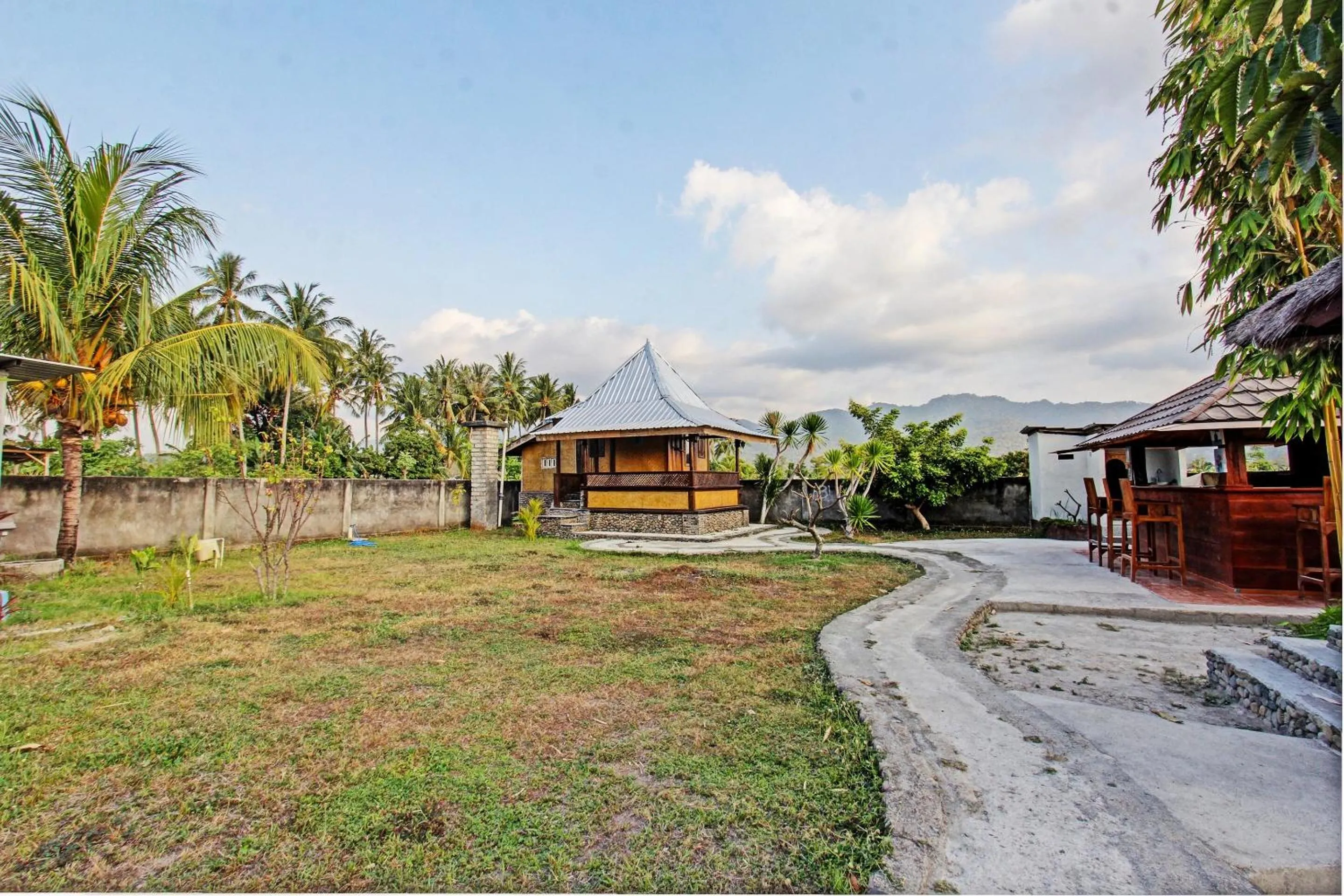 Facade/entrance in OYO 93121 Abi Bungalow & Hostel