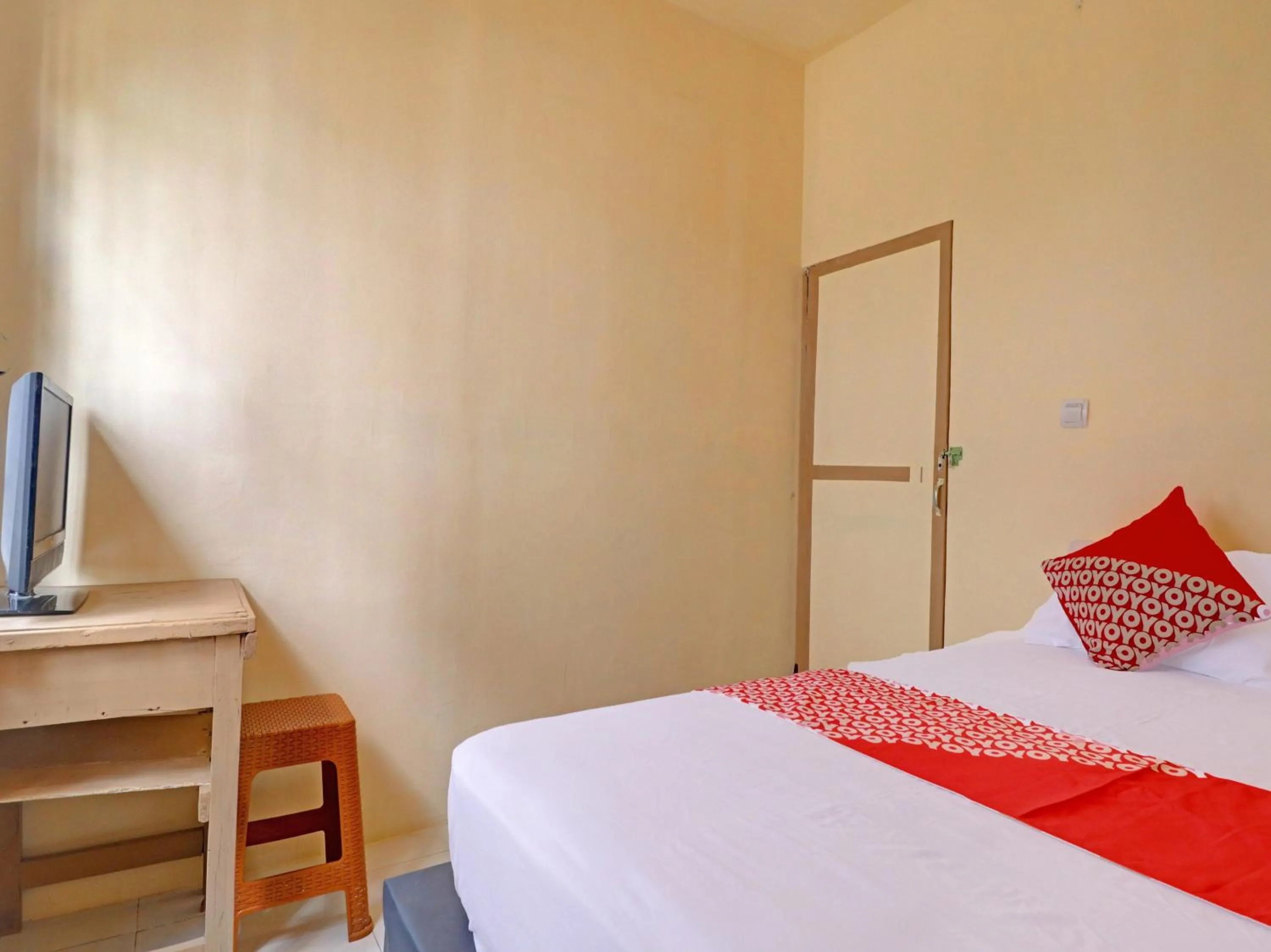 Bedroom in Hotel O Excellent Kost