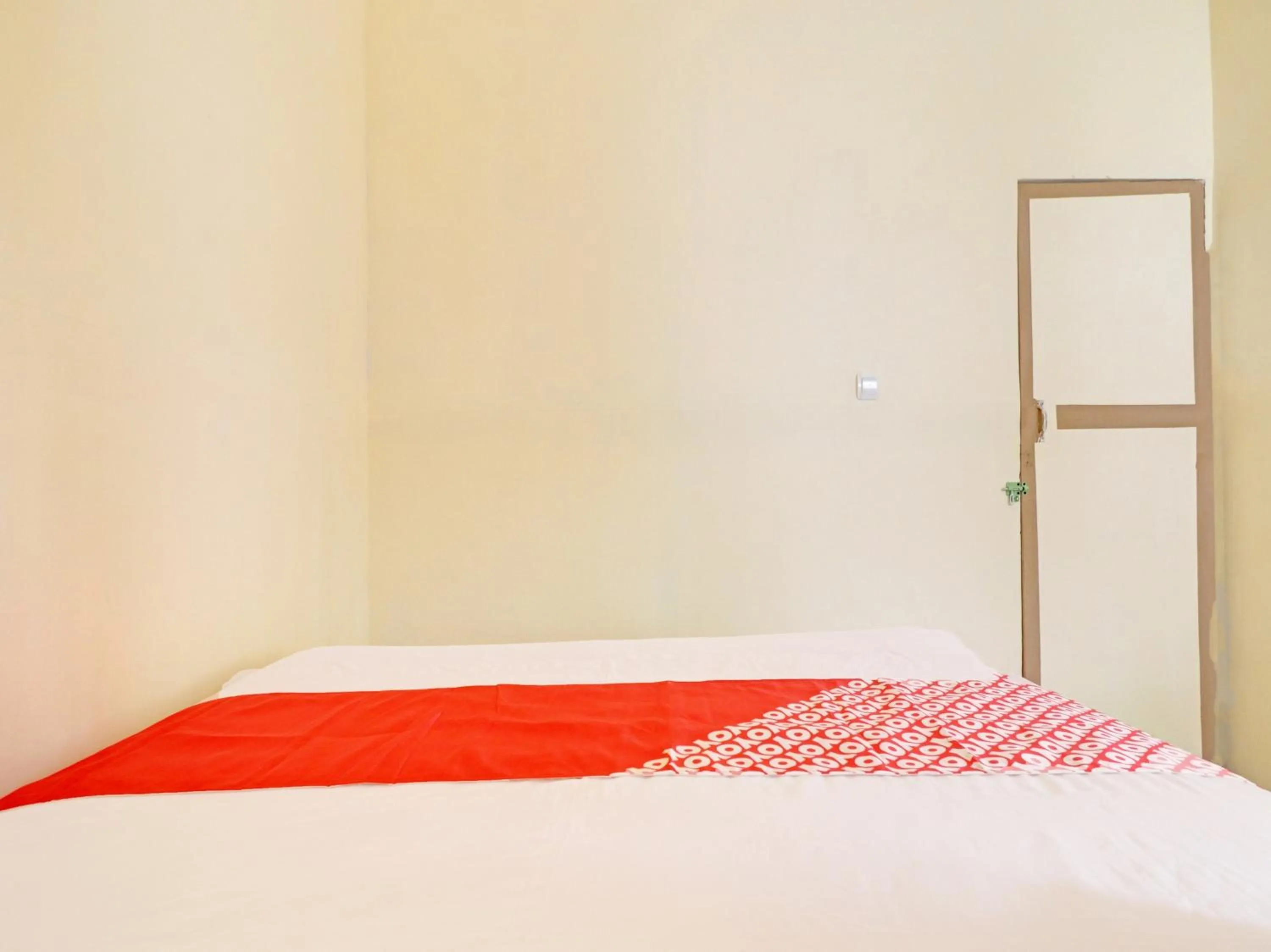 Bedroom in Hotel O Excellent Kost