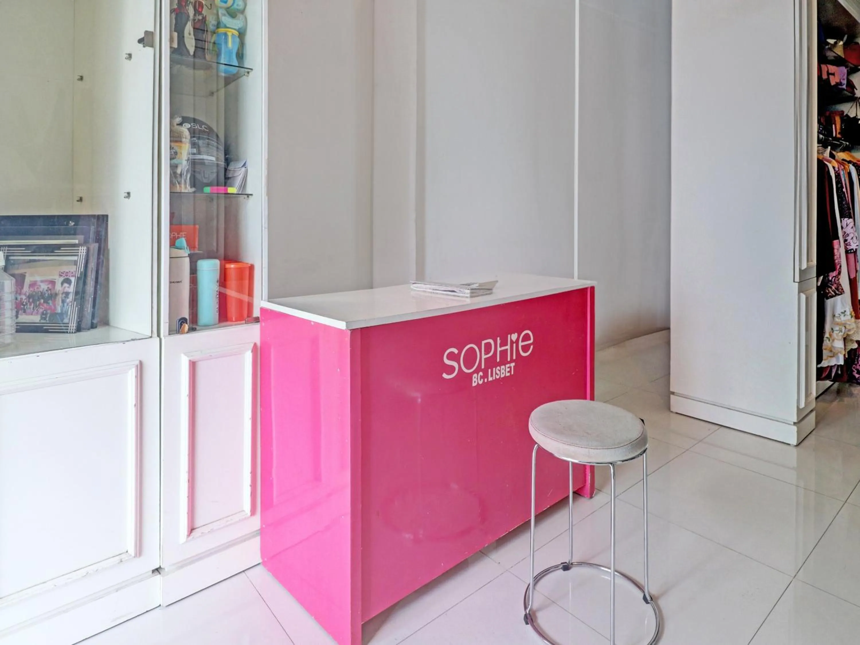 Lobby or reception in Hotel O Excellent Kost