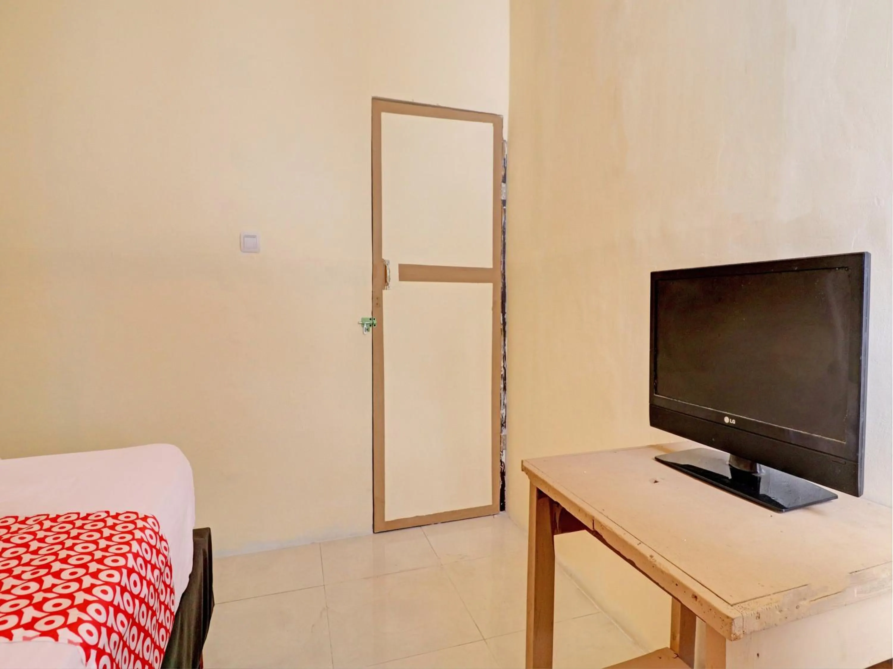 Bedroom in Hotel O Excellent Kost