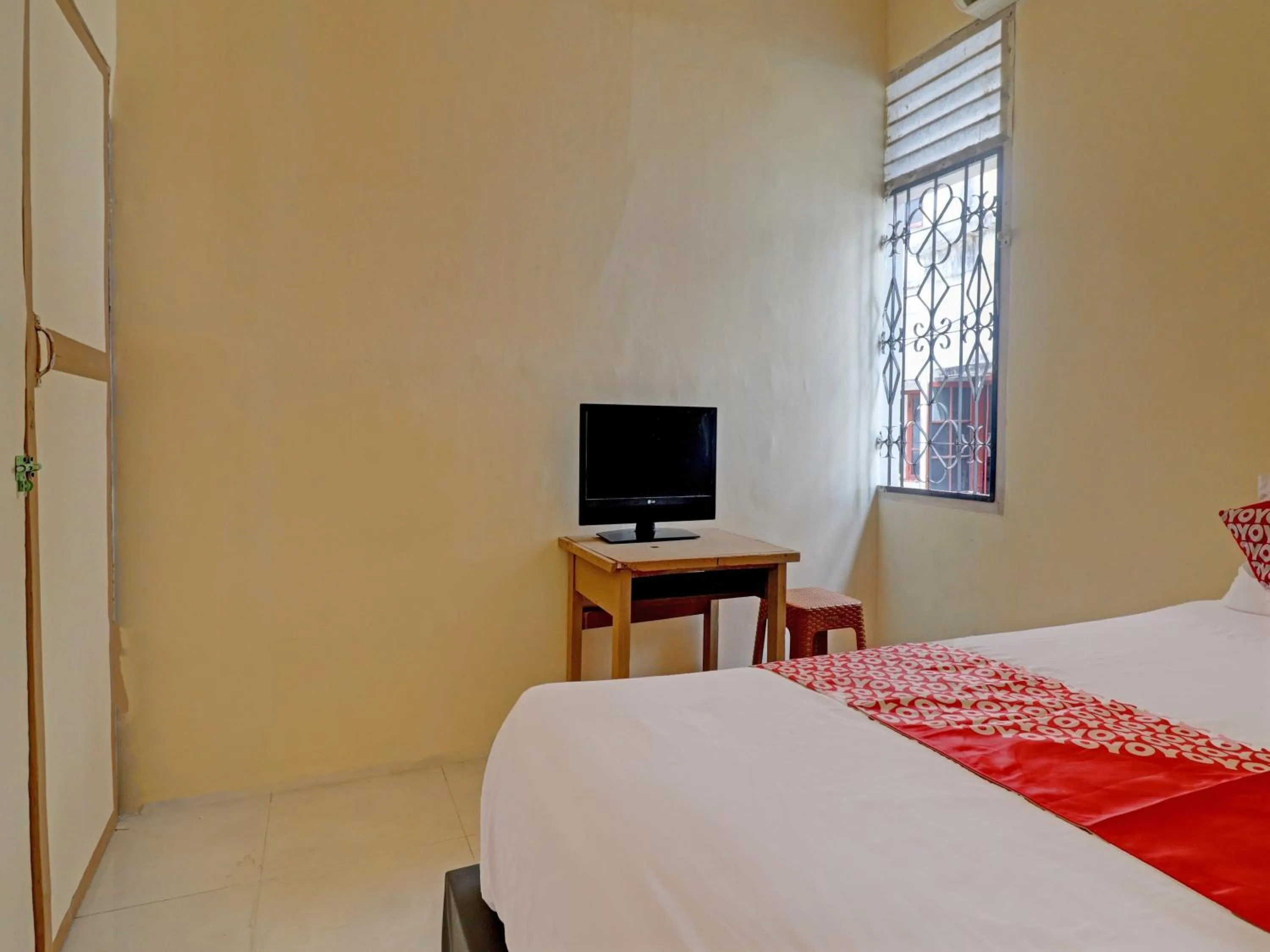 Bedroom in Hotel O Excellent Kost