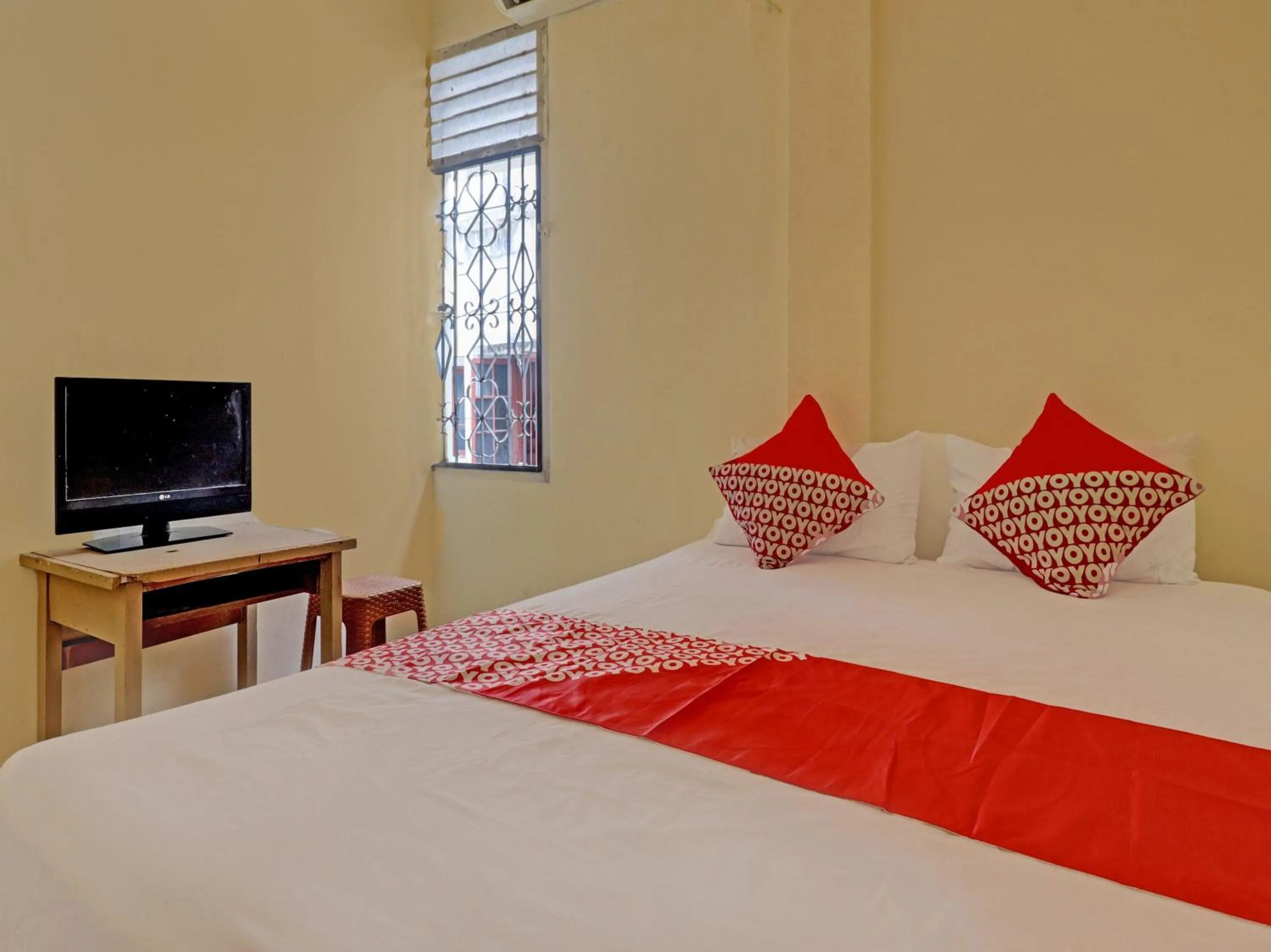 Bedroom in Hotel O Excellent Kost