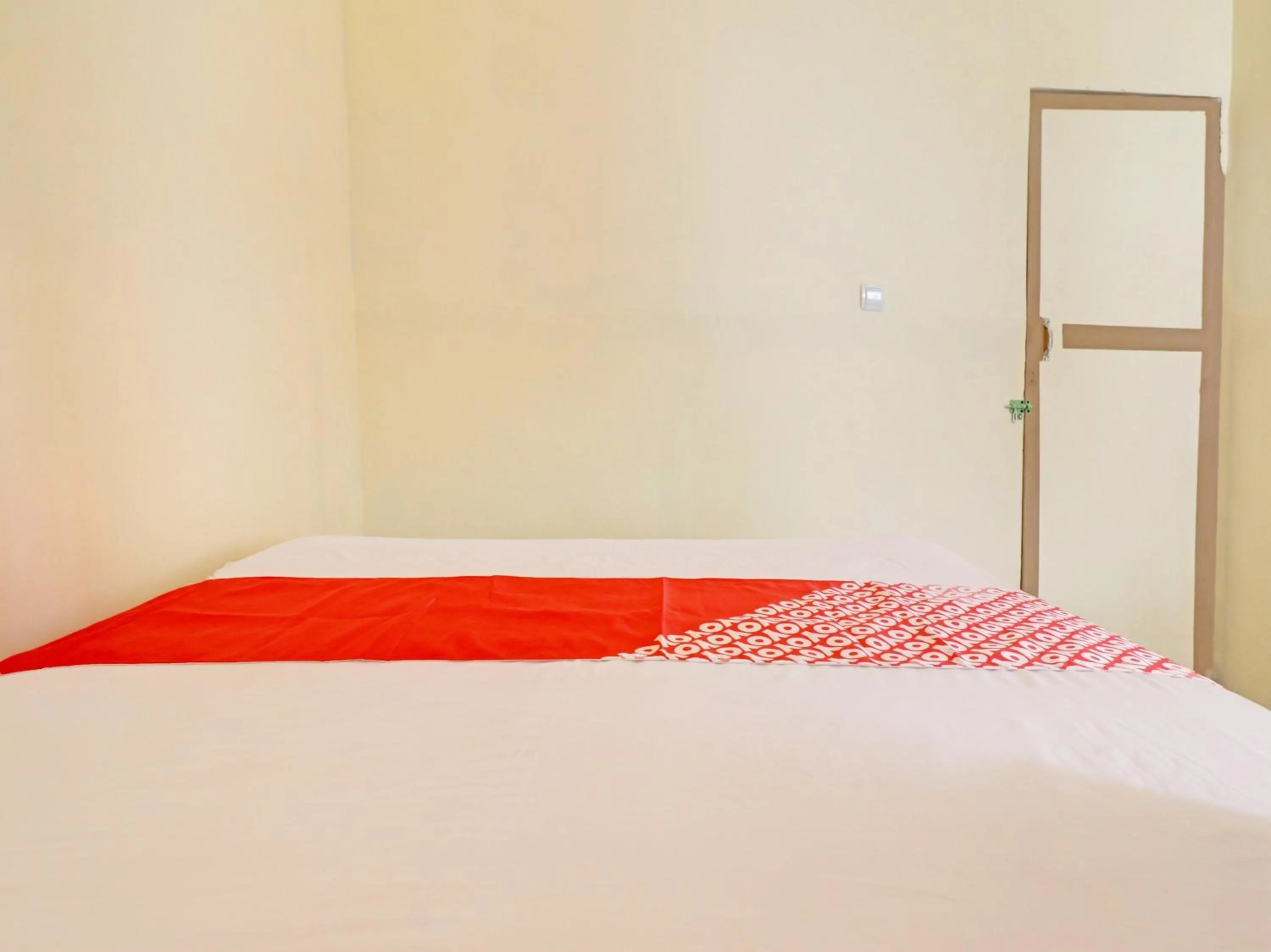 Bedroom in Hotel O Excellent Kost