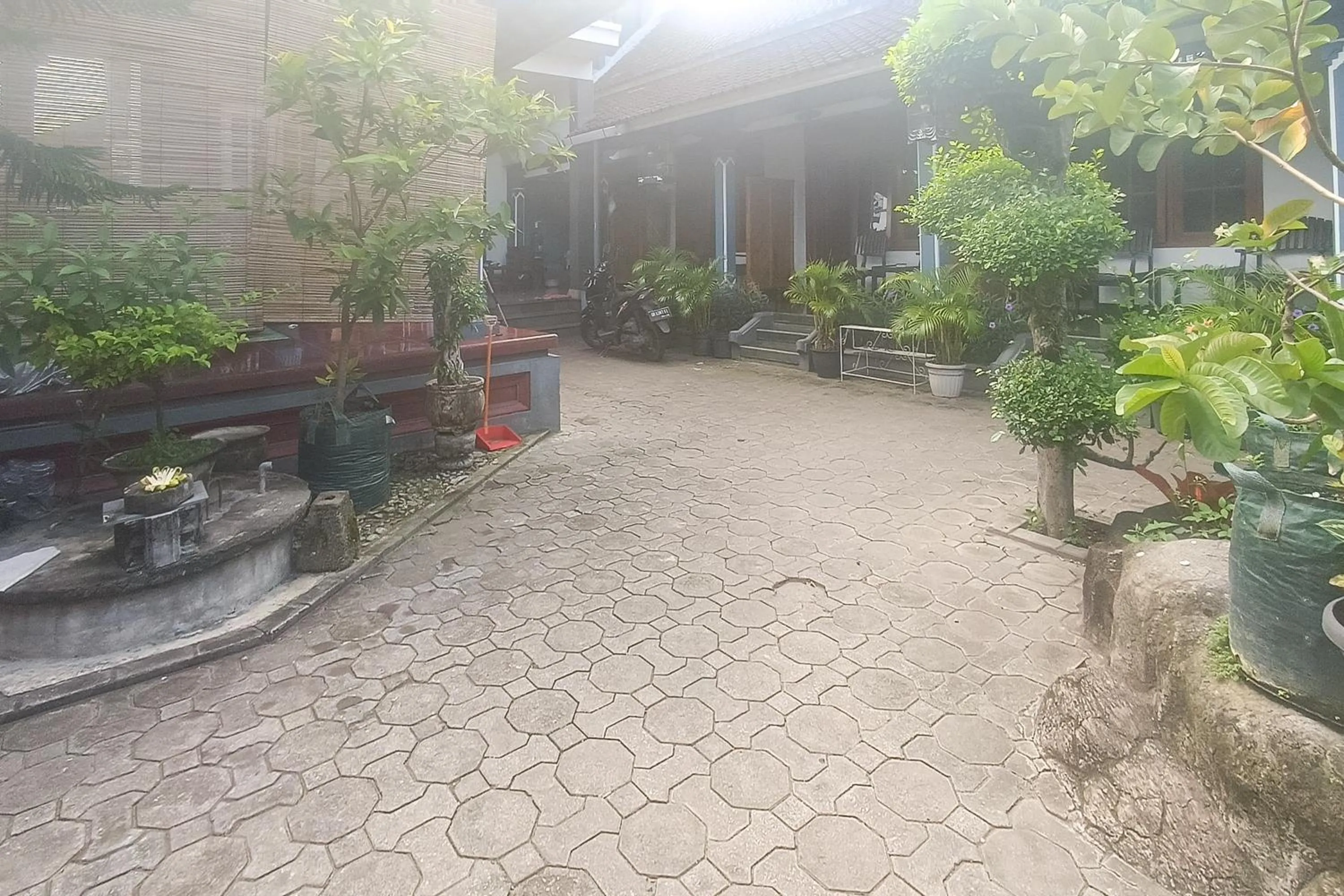 Property building in OYO 92560 Astri Homestay