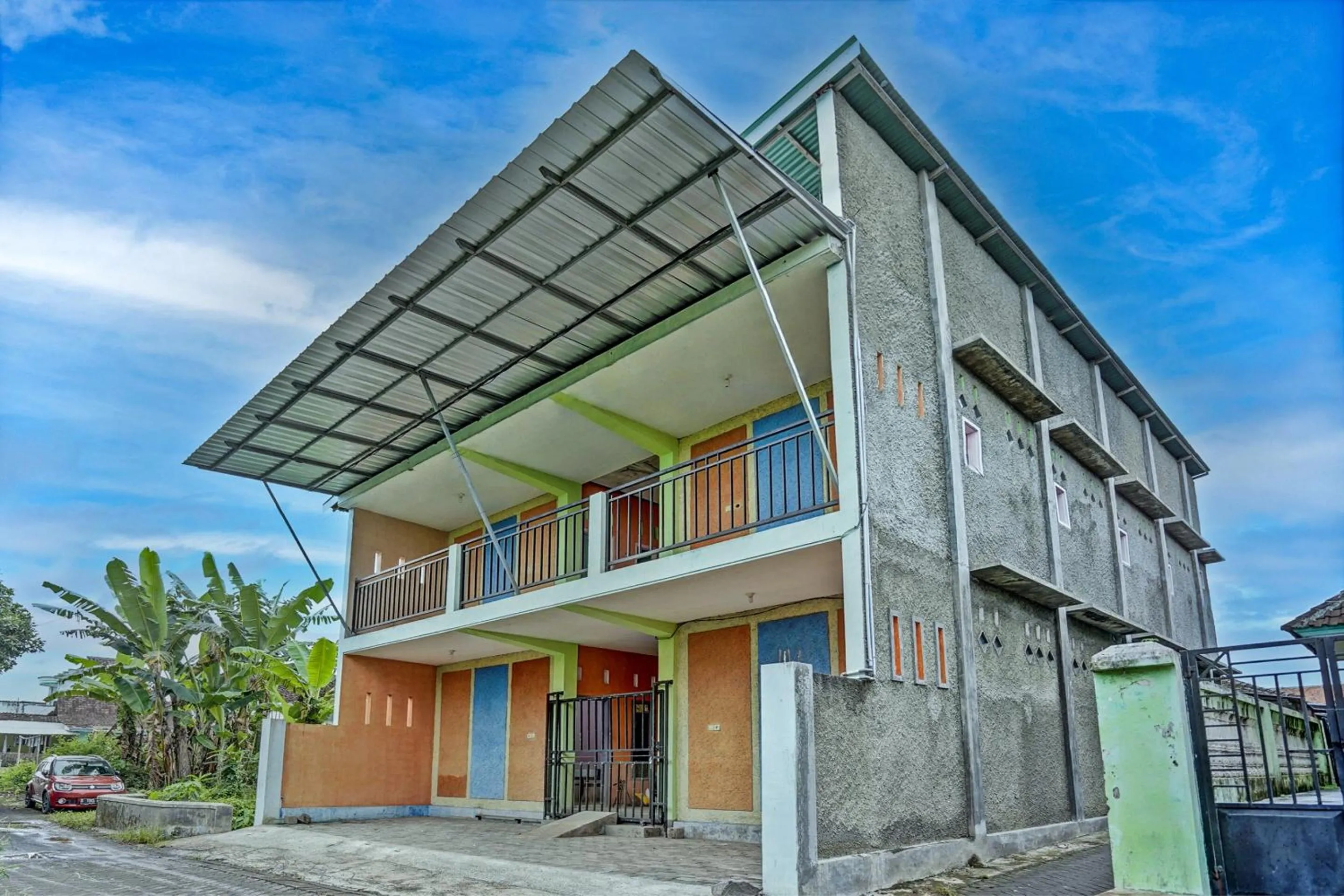 Facade/entrance in Hotel O Kemangi Asri Kost