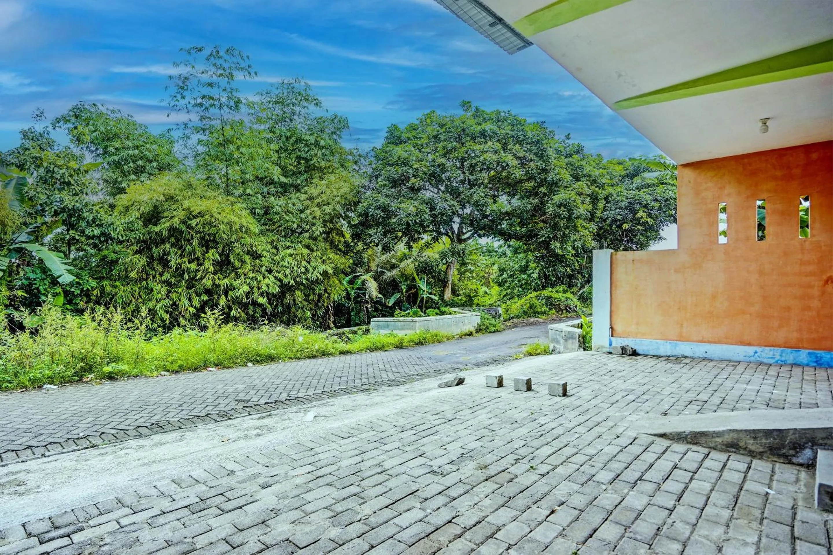 Facade/entrance in Hotel O Kemangi Asri Kost