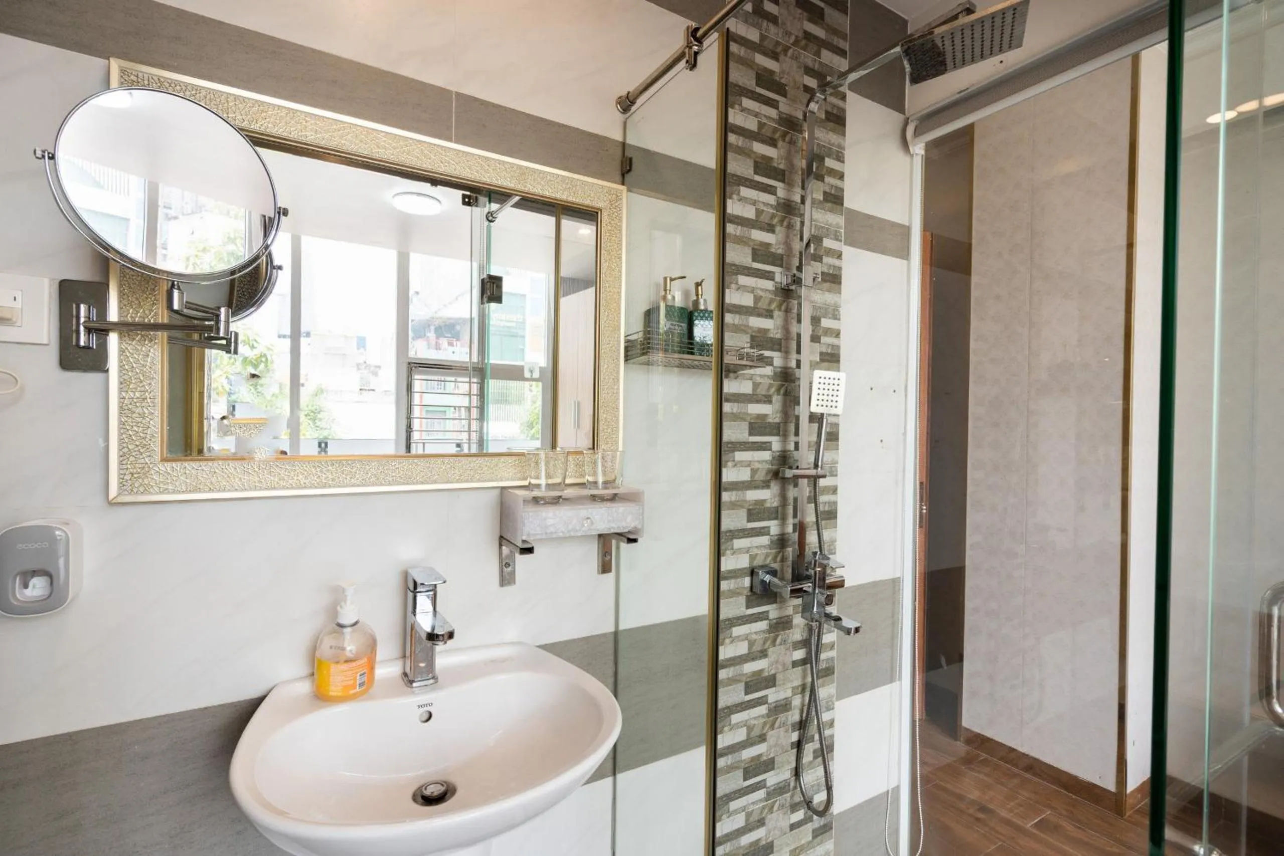 Luna Saigon Hotel - Bui Vien Walking Street