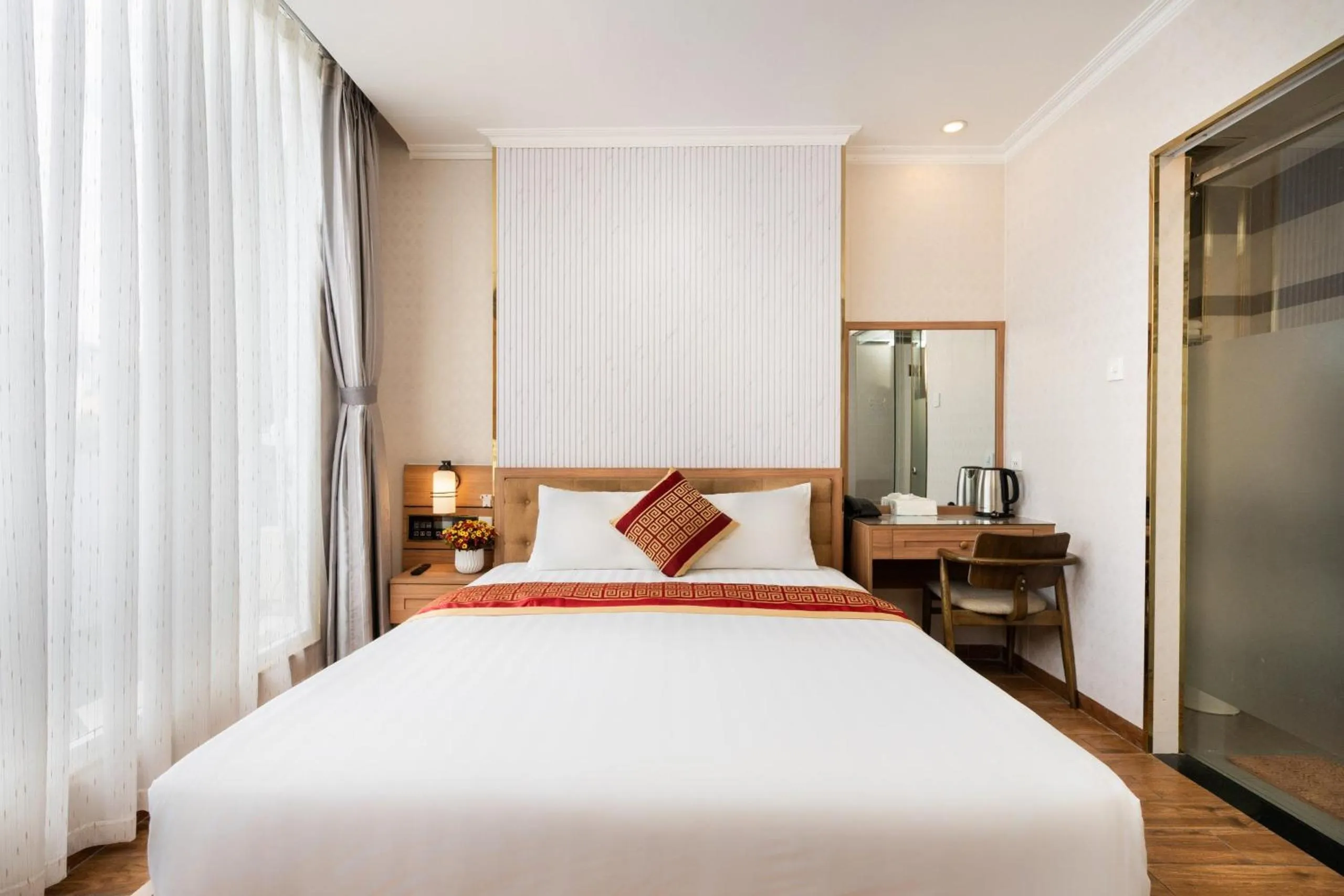 Bed in Luna Saigon Hotel - Bui Vien Walking Street