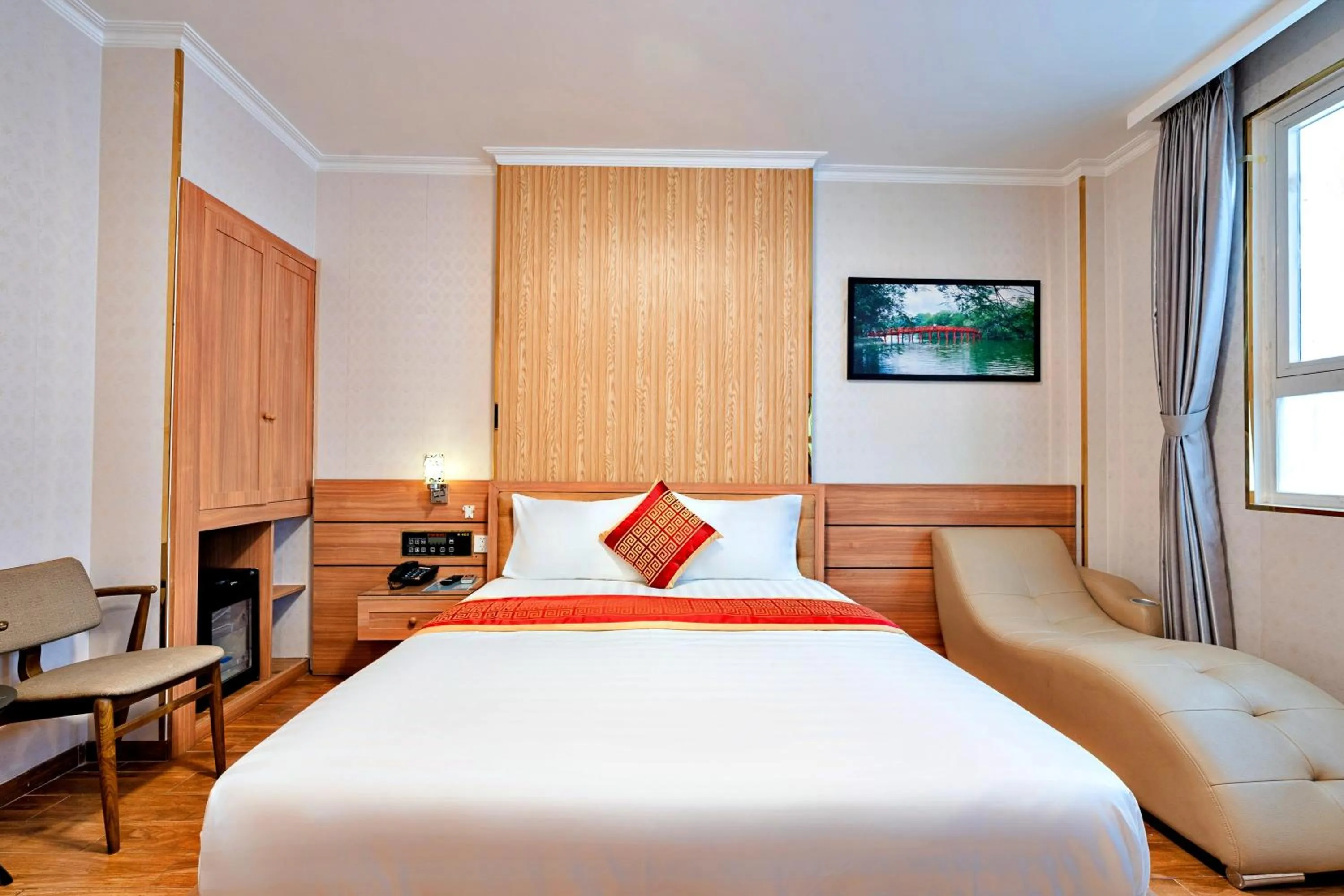 Photo of the whole room, Bed in Luna Saigon Hotel - Bui Vien Walking Street