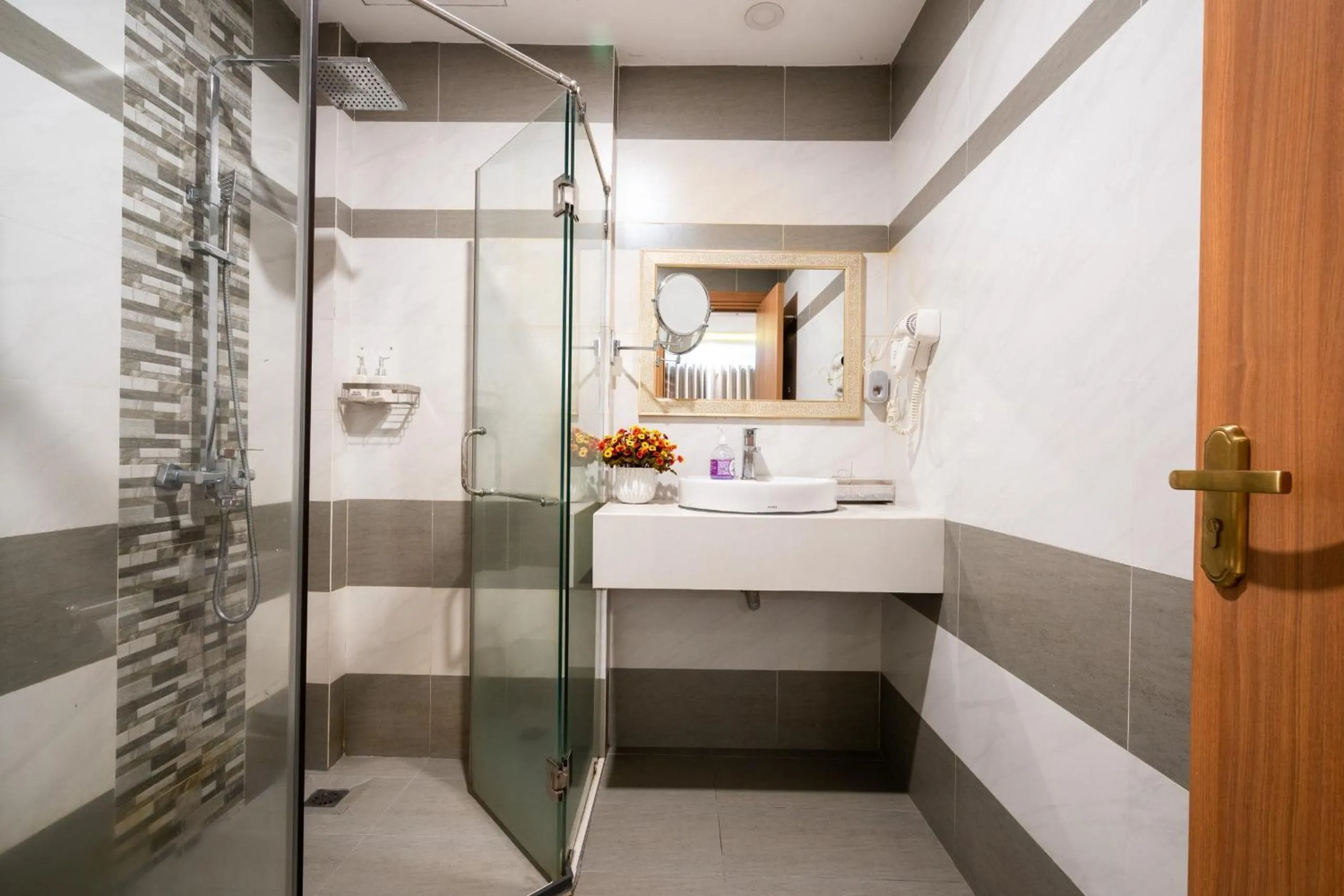 Luna Saigon Hotel - Bui Vien Walking Street