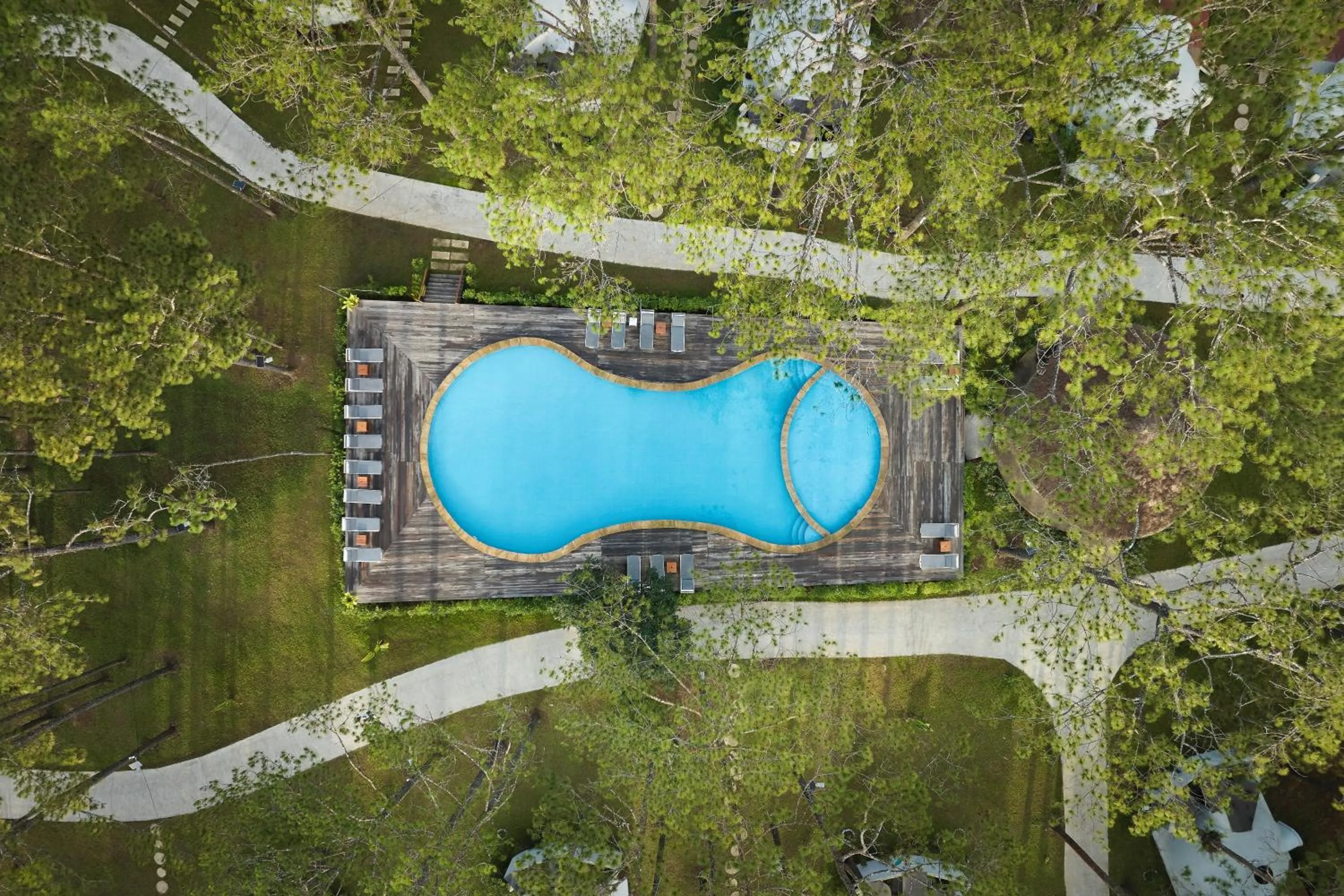 Swimming pool in Romdoul Kirirom Resort by EHM
