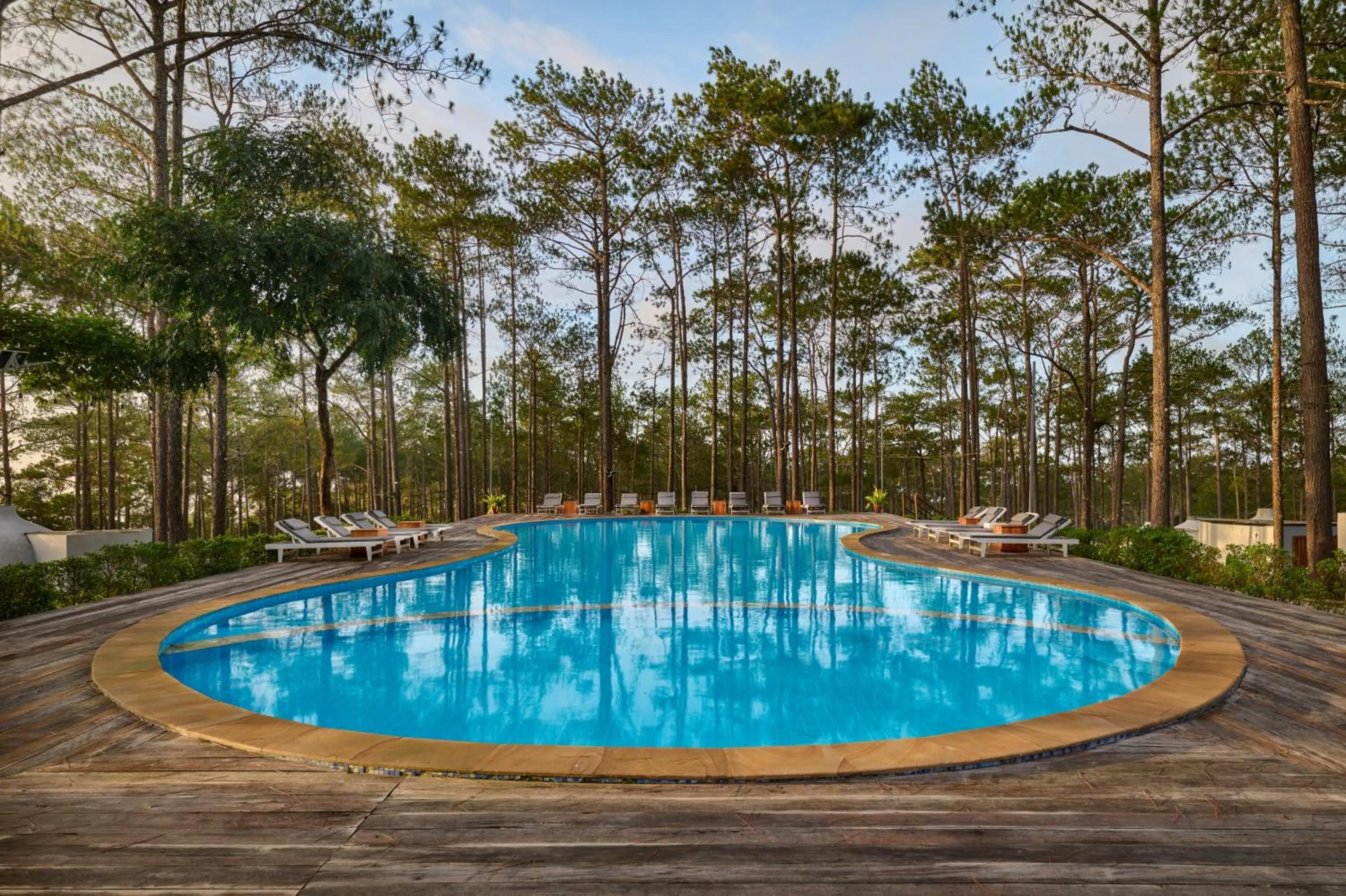Swimming pool in Romdoul Kirirom Resort by EHM