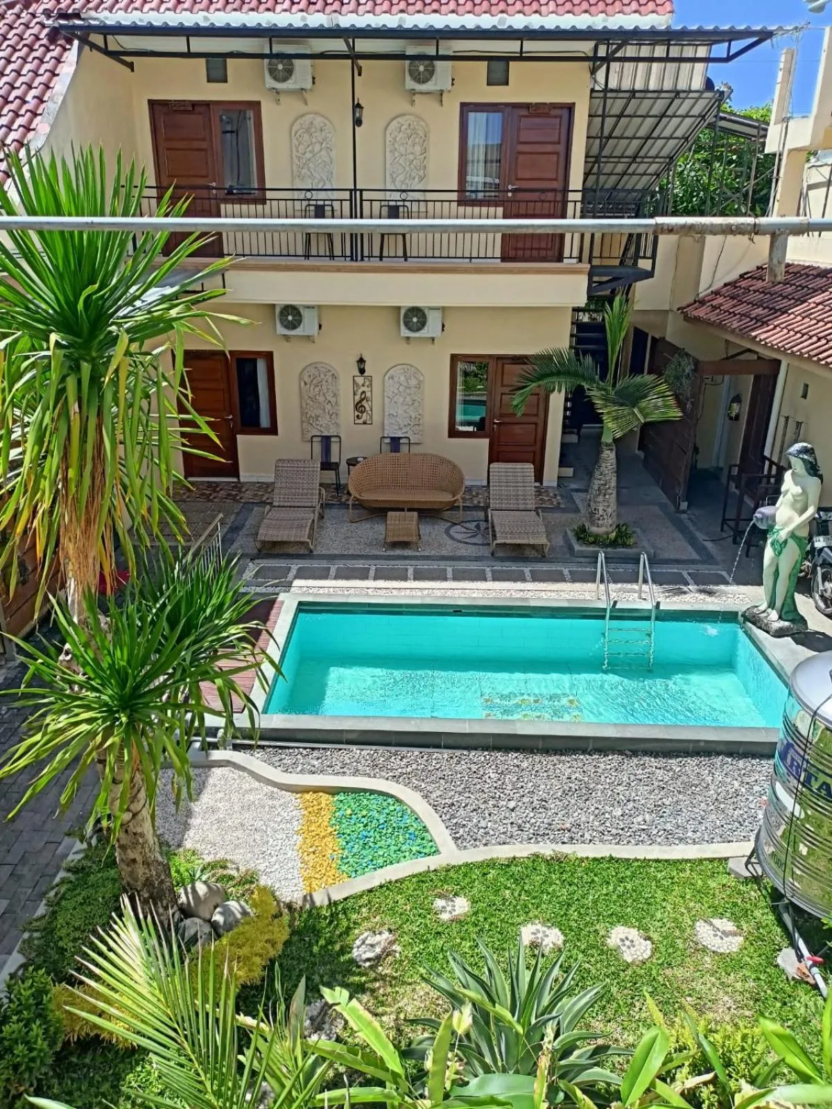 Swimming pool in Roemah Canting Homestay