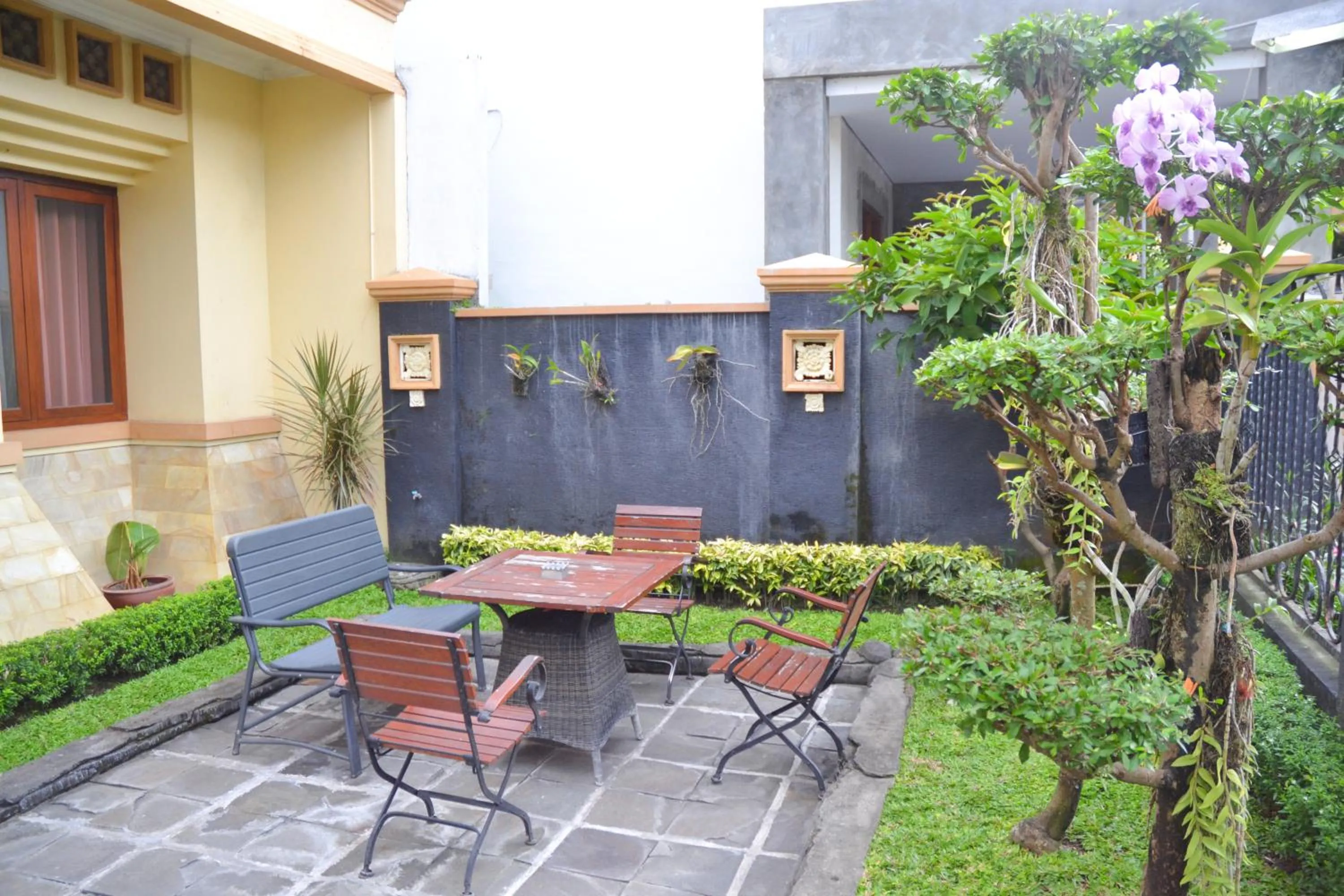 Seating area in Roemah Canting Homestay