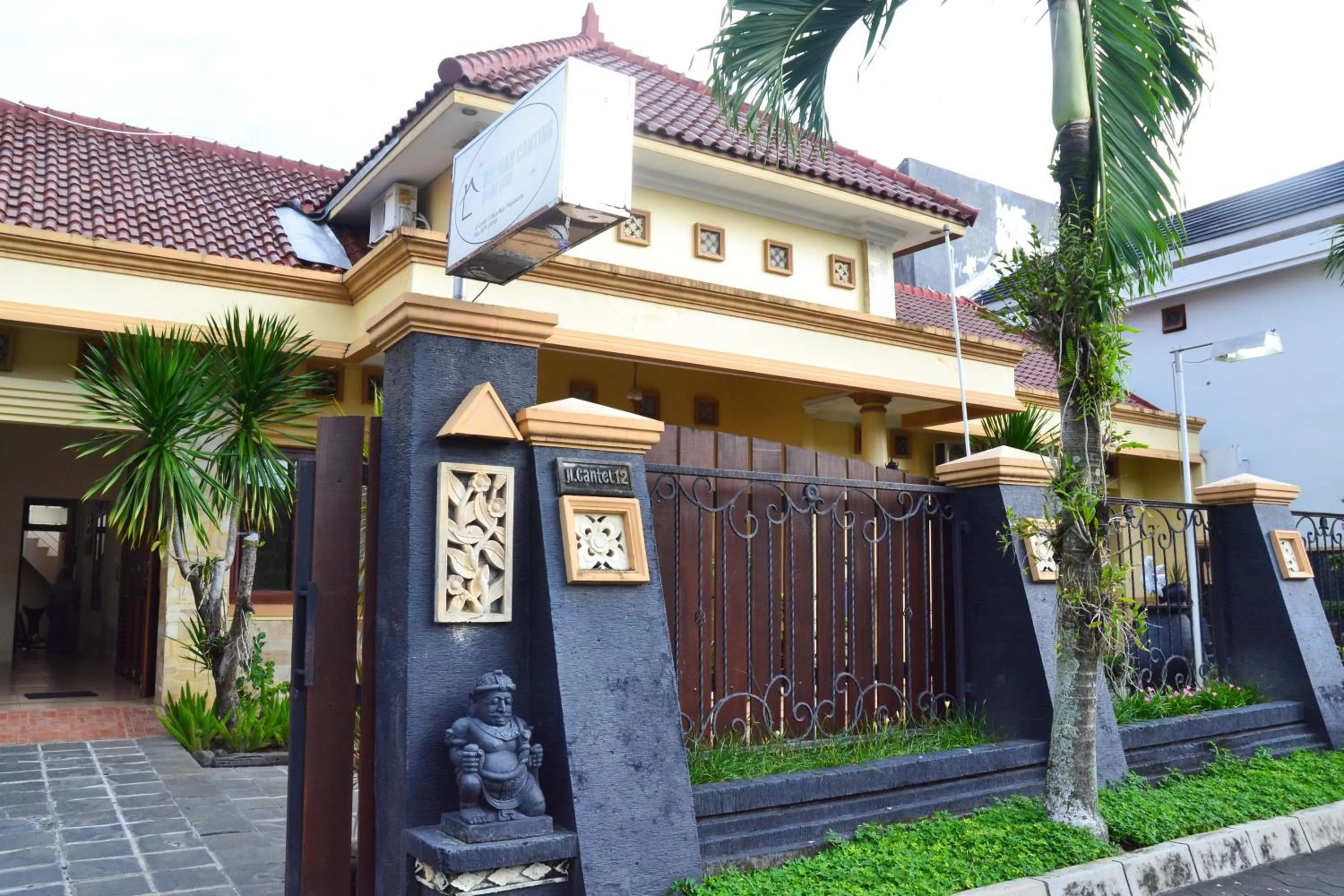 Property building in Roemah Canting Homestay
