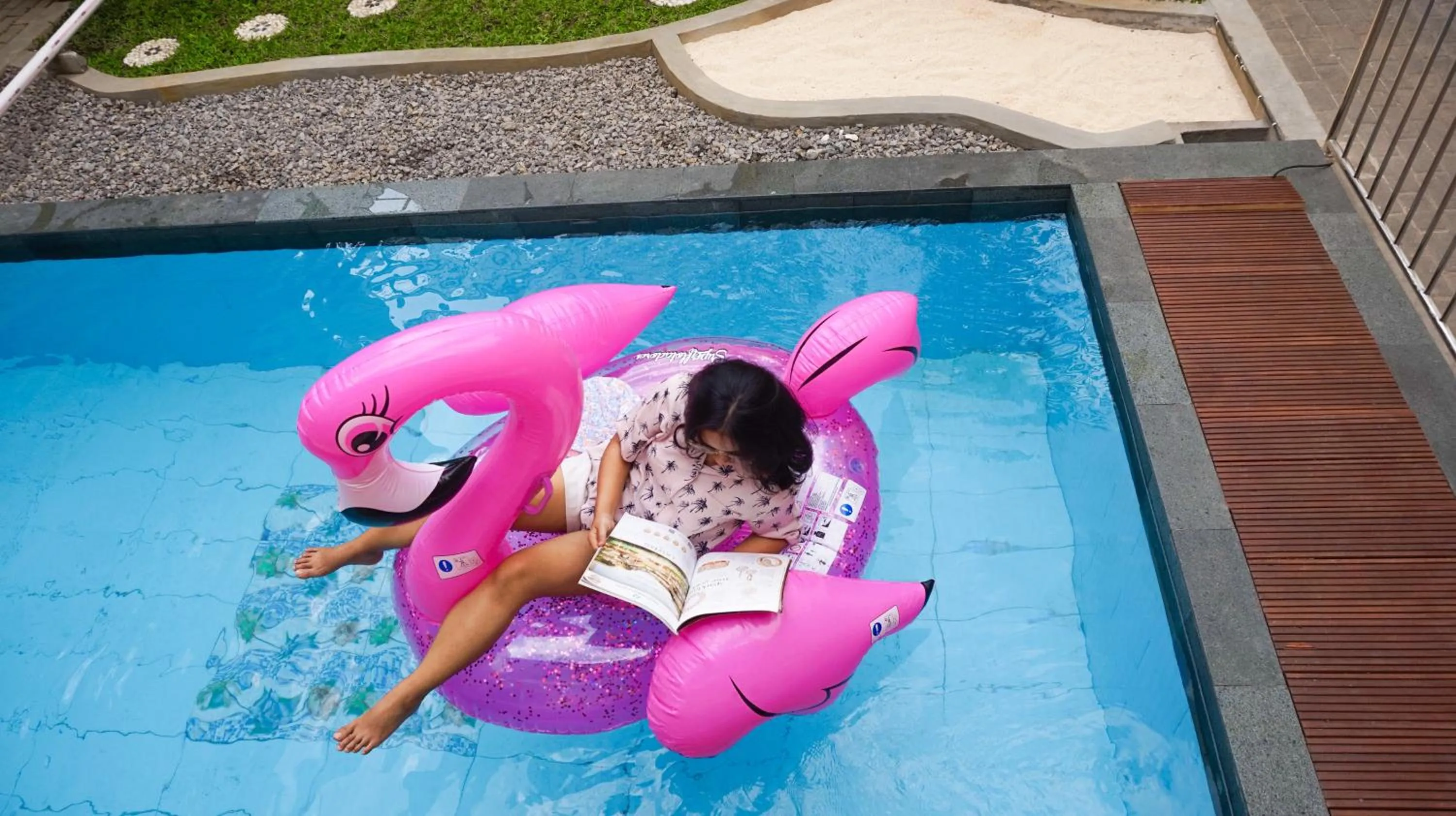 Swimming pool in Roemah Canting Homestay