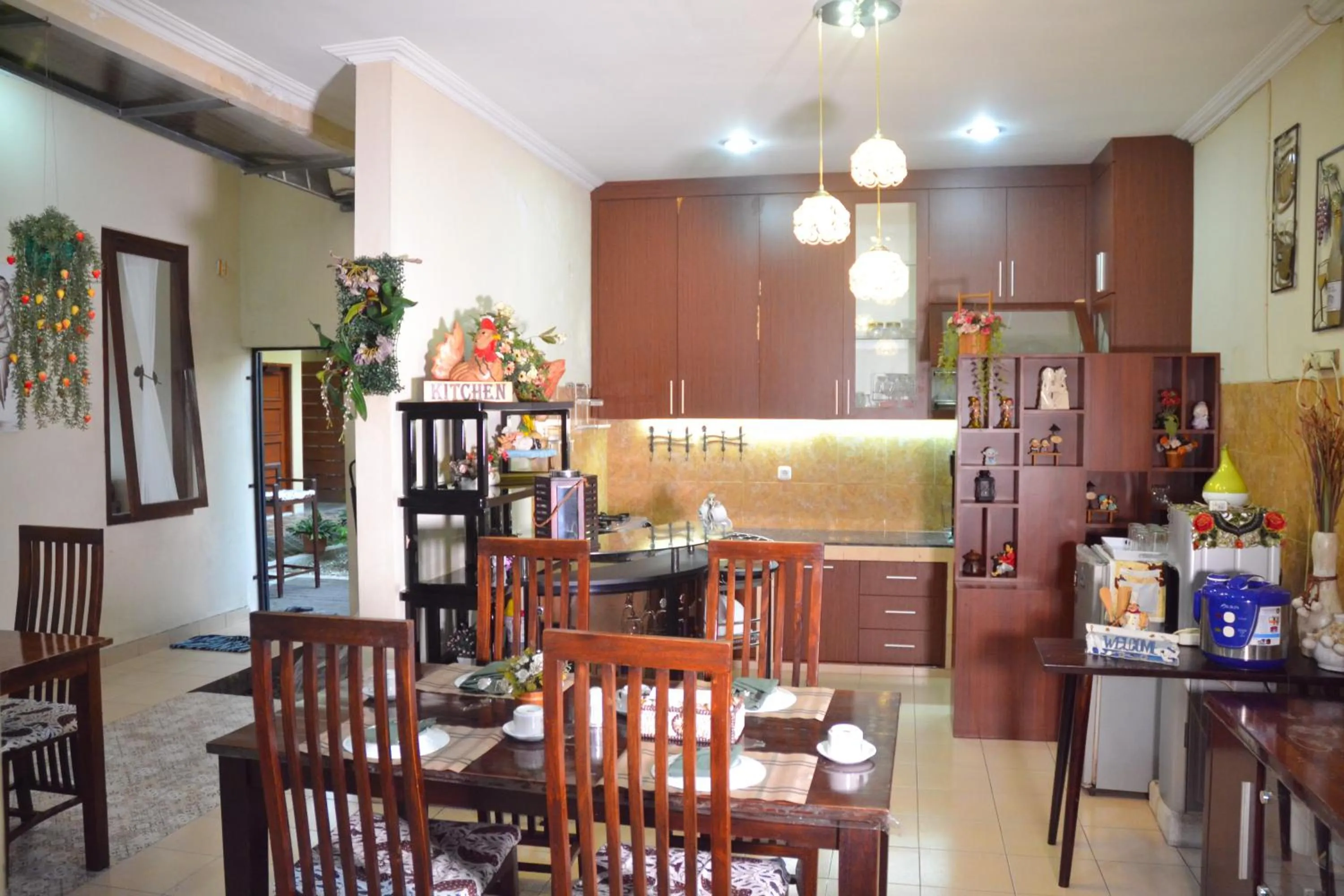 kitchen in Roemah Canting Homestay