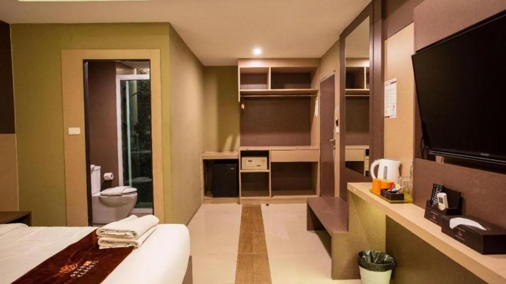 Bathroom, Bed in GranDE Classic Pattaya
