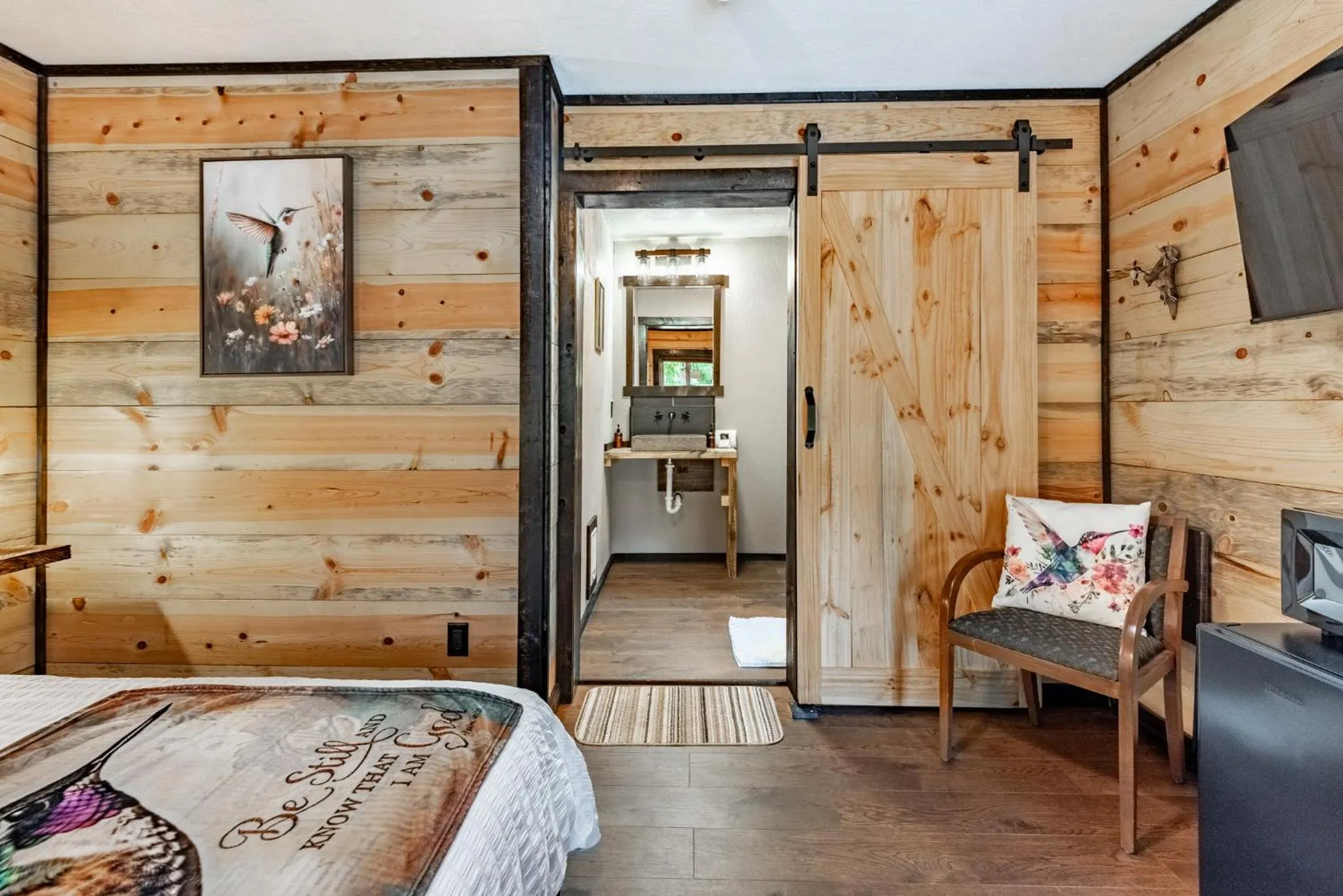 Bed in Lake Village Lodge