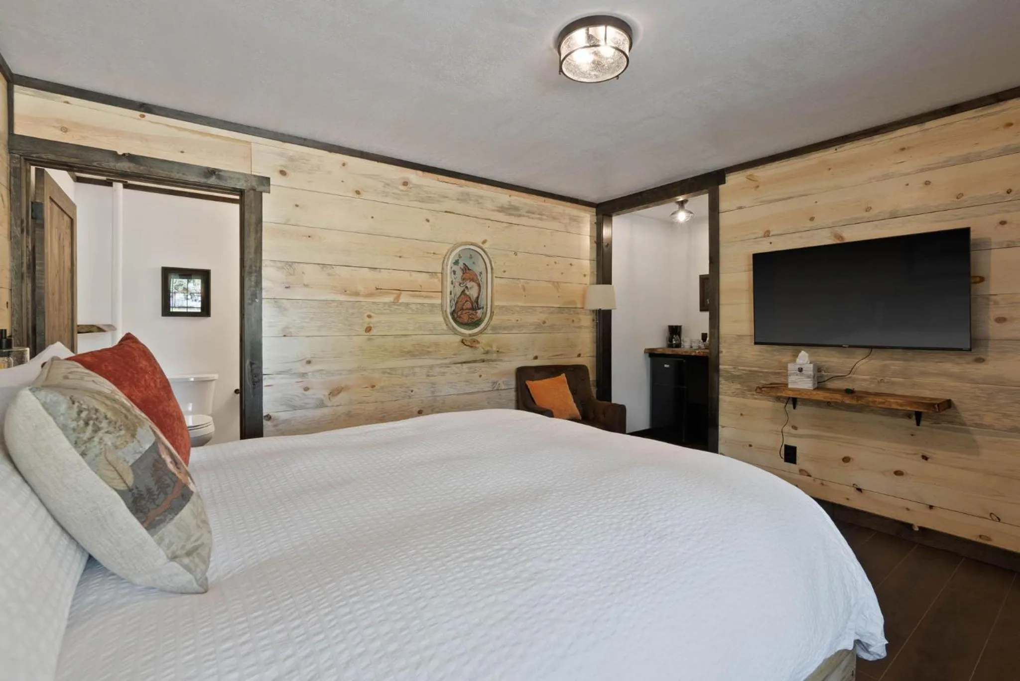 Bed in Lake Village Lodge