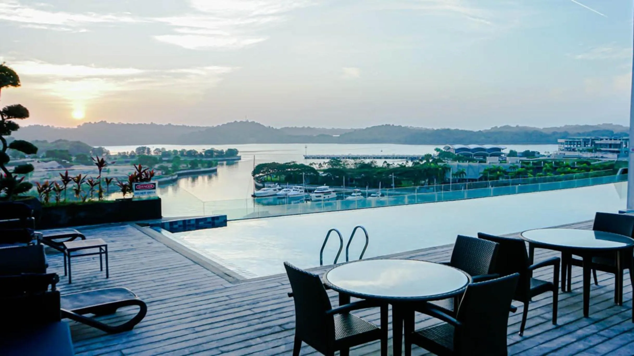Pool view in Marina Puteri Harbour Johor by Perfect Host