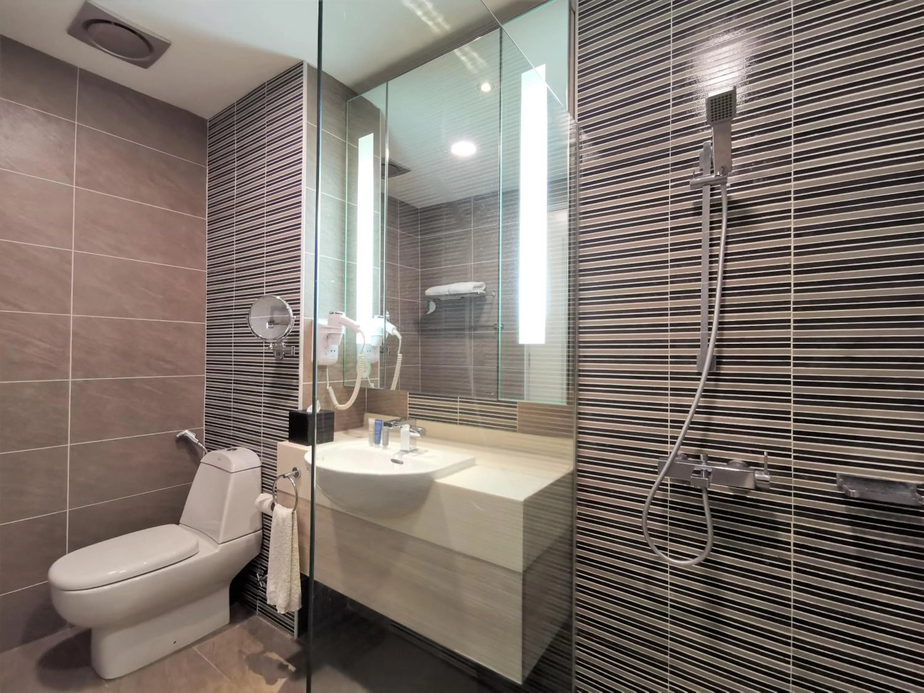 Bathroom in Marina Puteri Harbour Johor by Perfect Host
