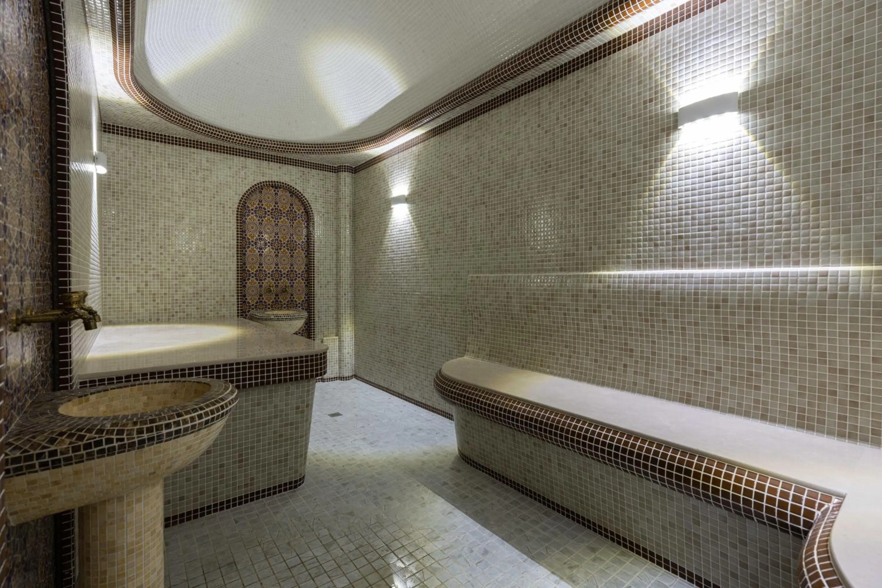 Shower in Aqua Hotel