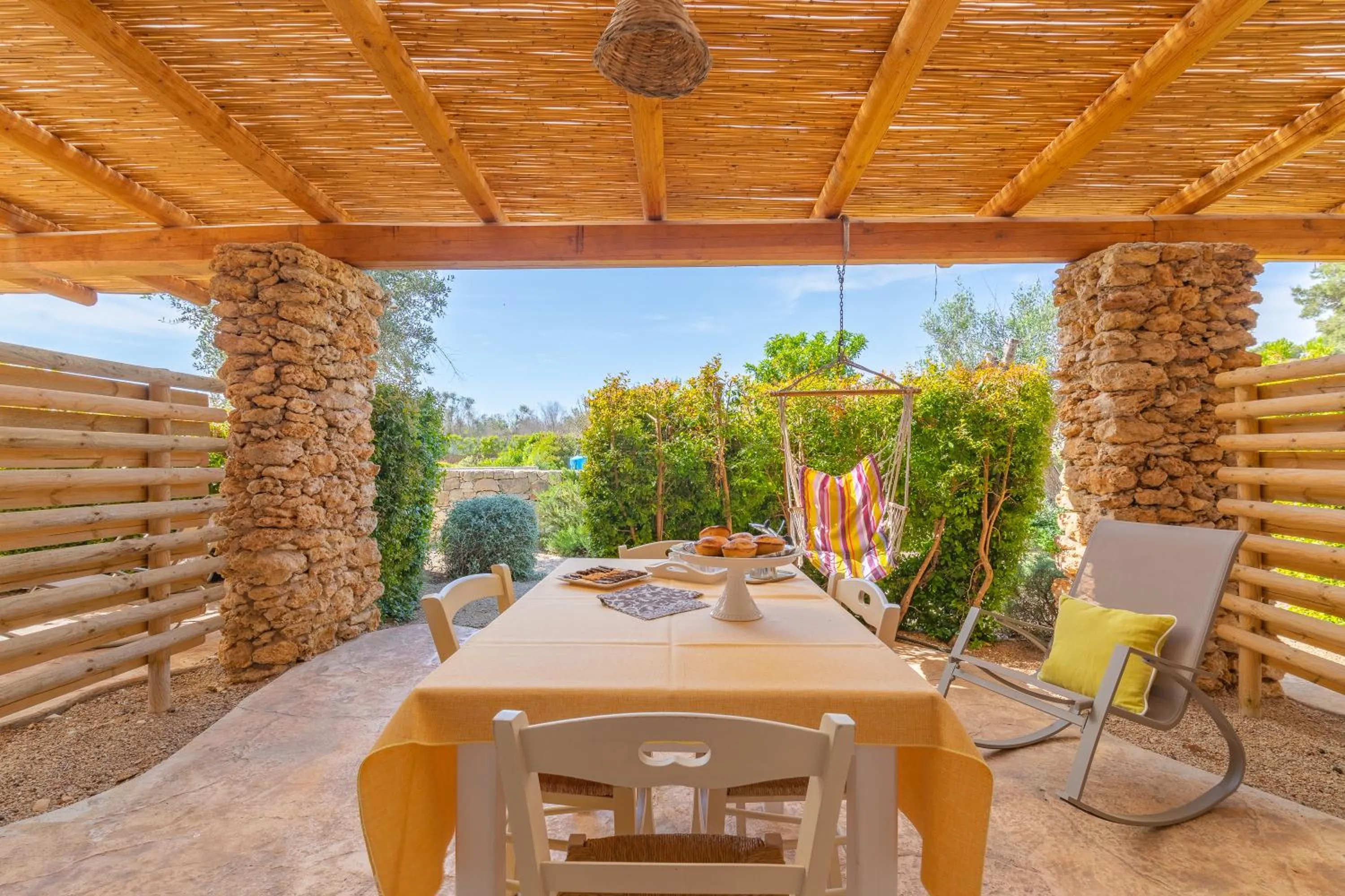 Patio in Cava Li Santi Residence a Santa Caterina