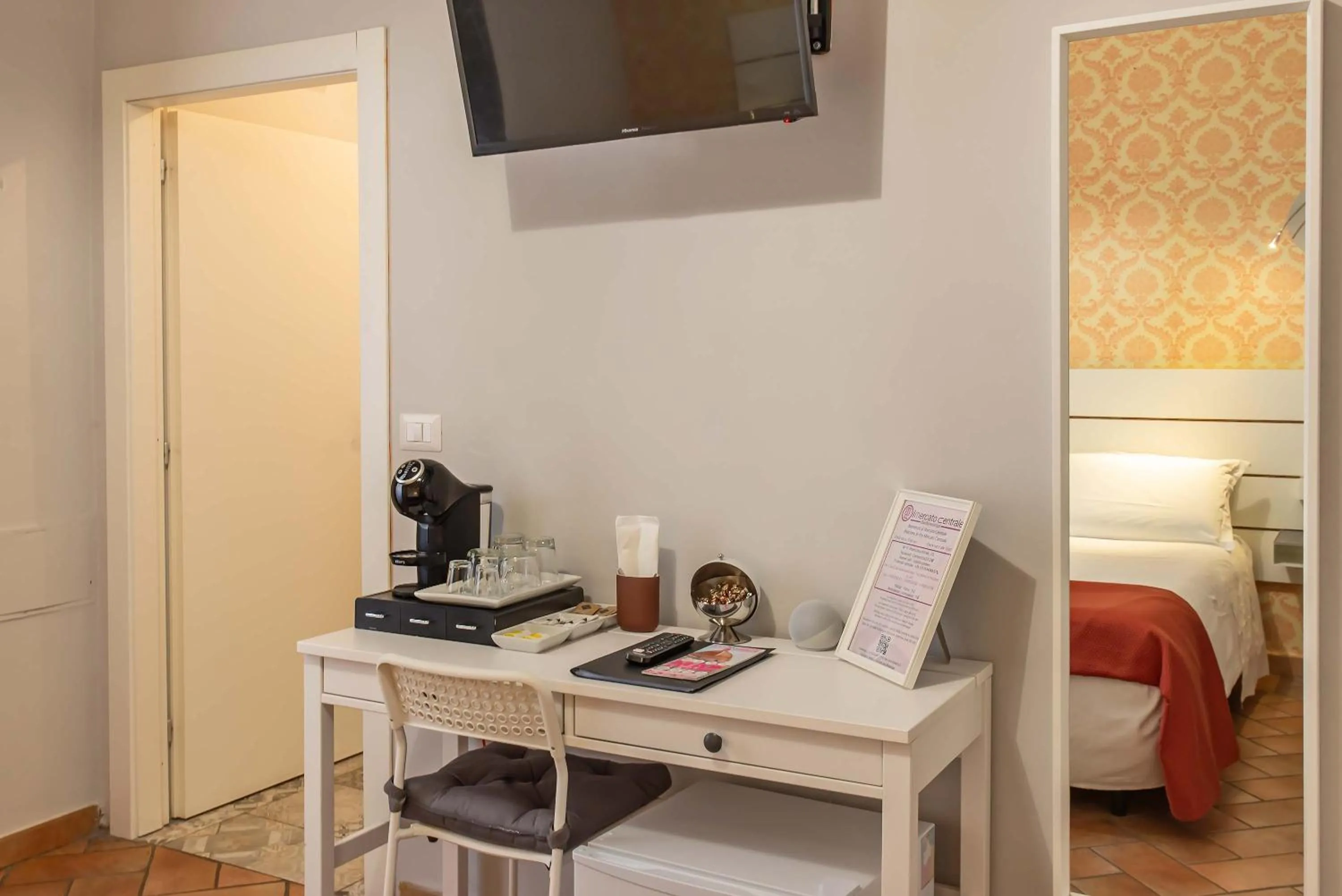 Photo of the whole room, Bed in IL MERCATO CENTRALE B and B