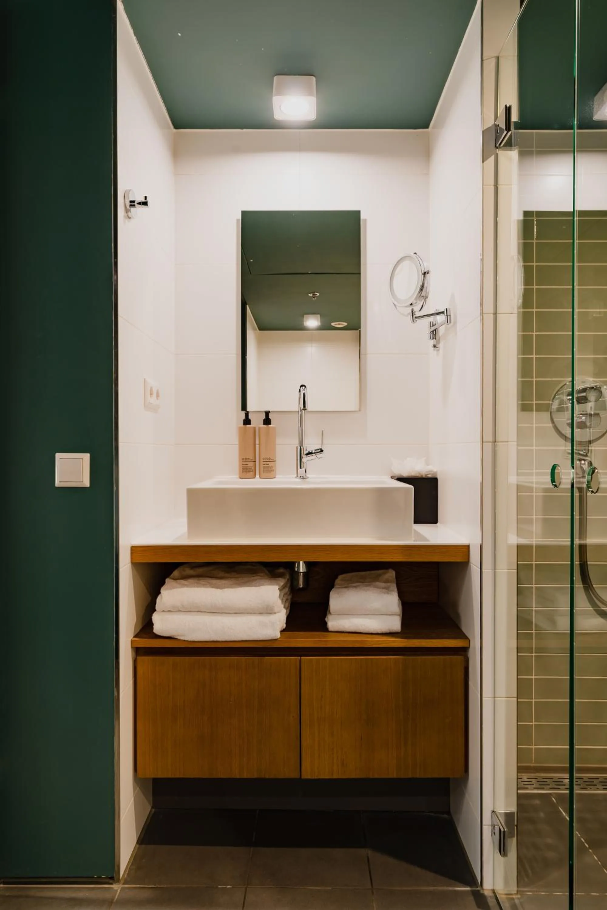 Bathroom in Hotel De Hallen