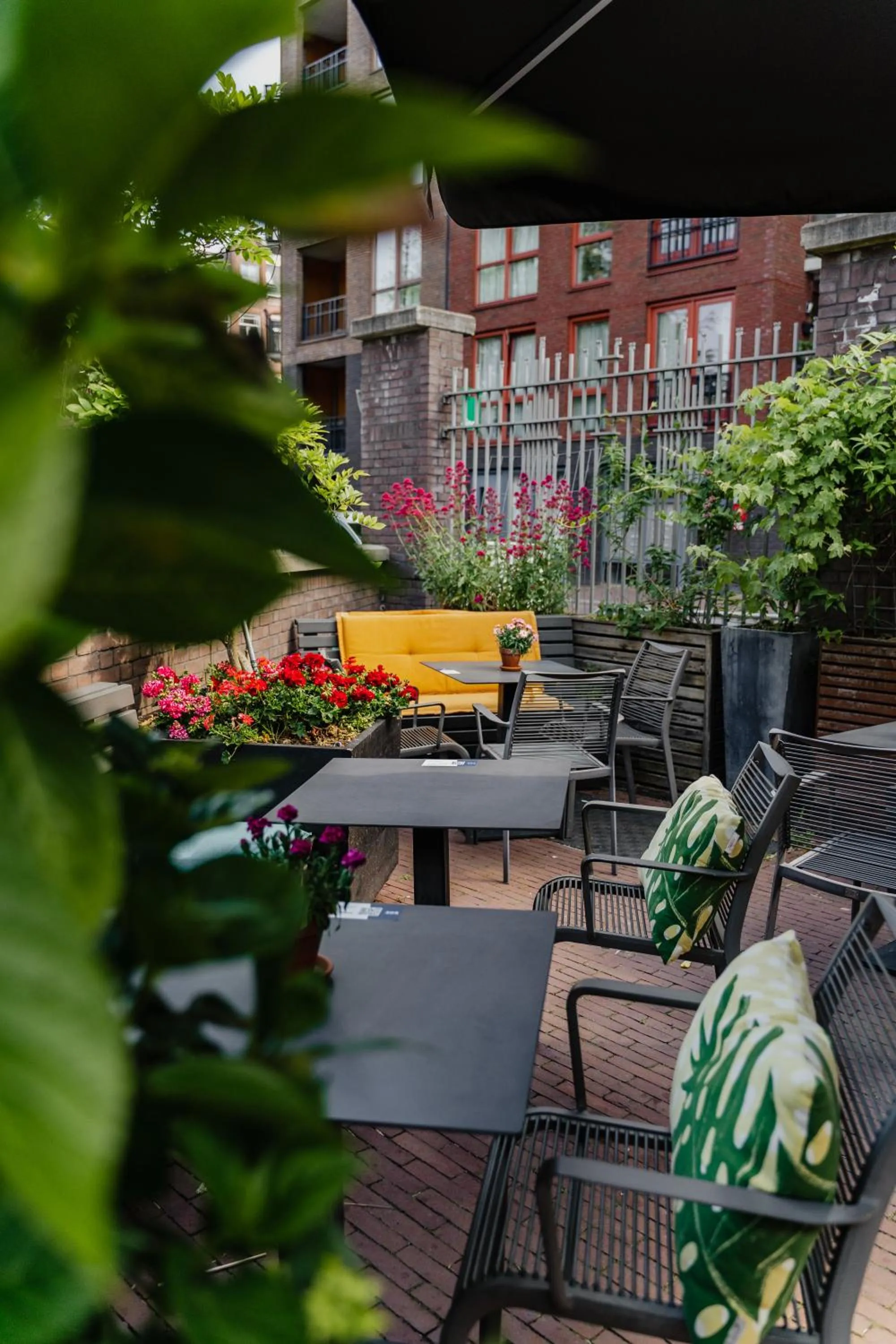 Patio in Hotel De Hallen