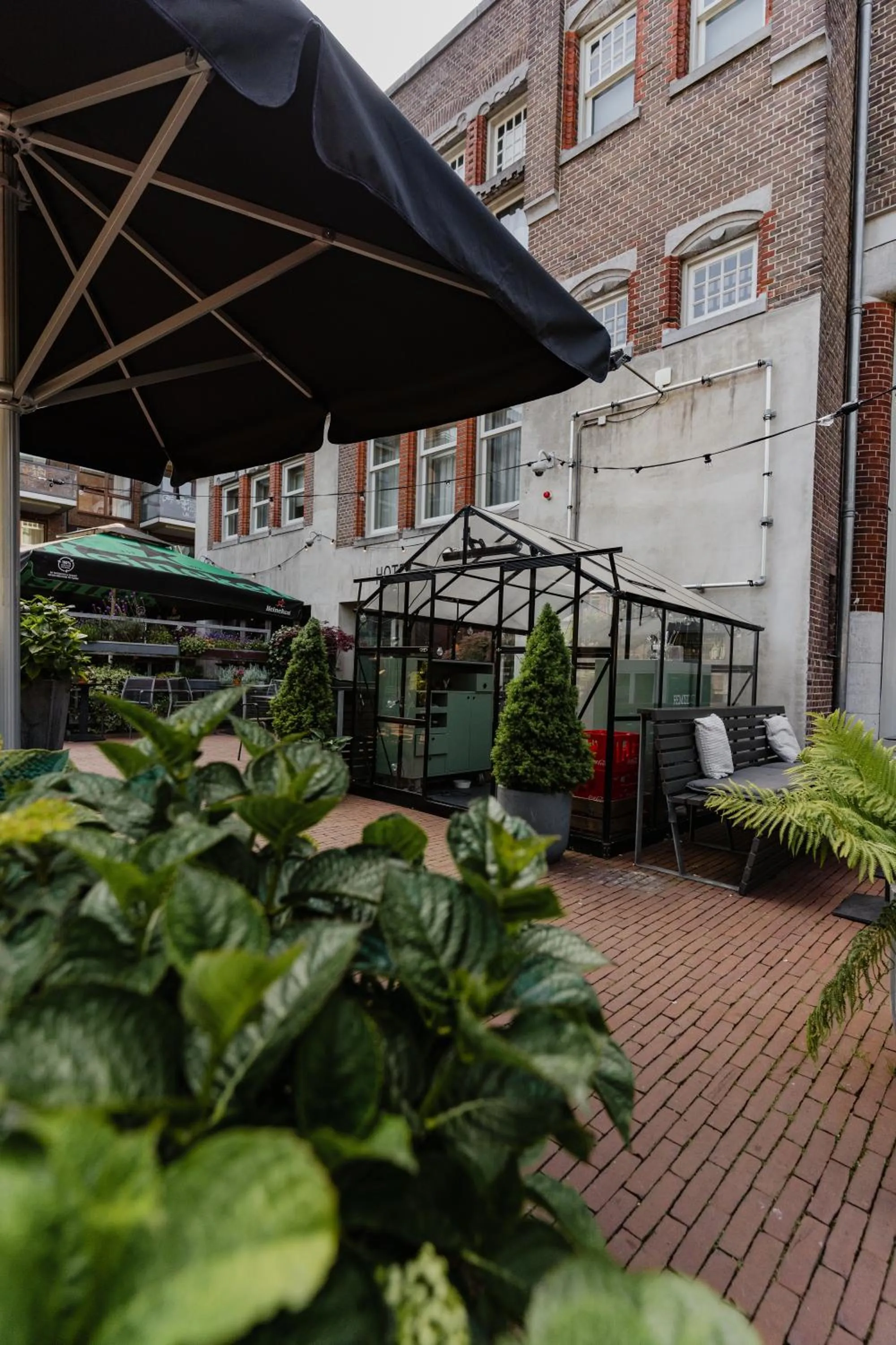 Property building in Hotel De Hallen