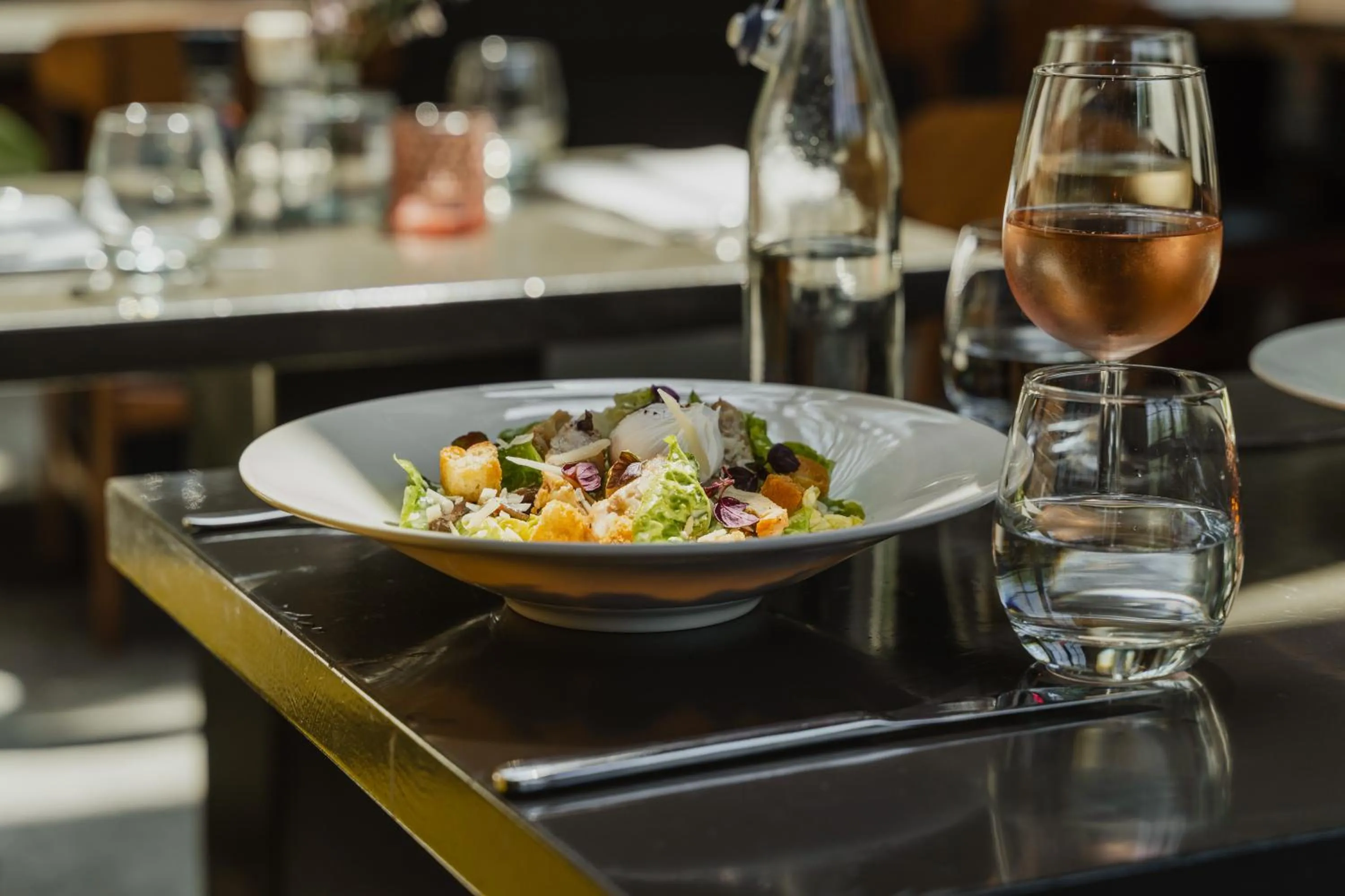 Restaurant/places to eat in Hotel De Hallen