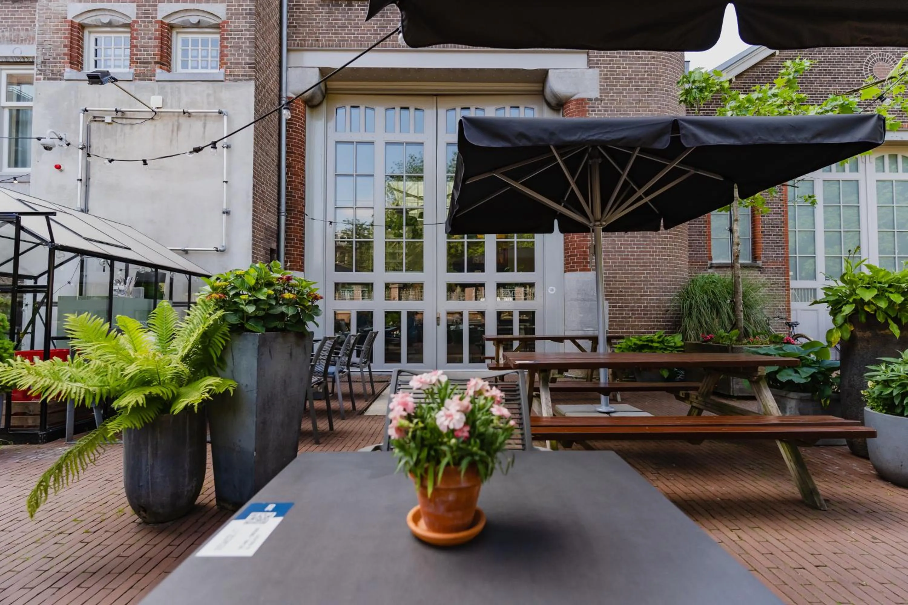 Property building in Hotel De Hallen