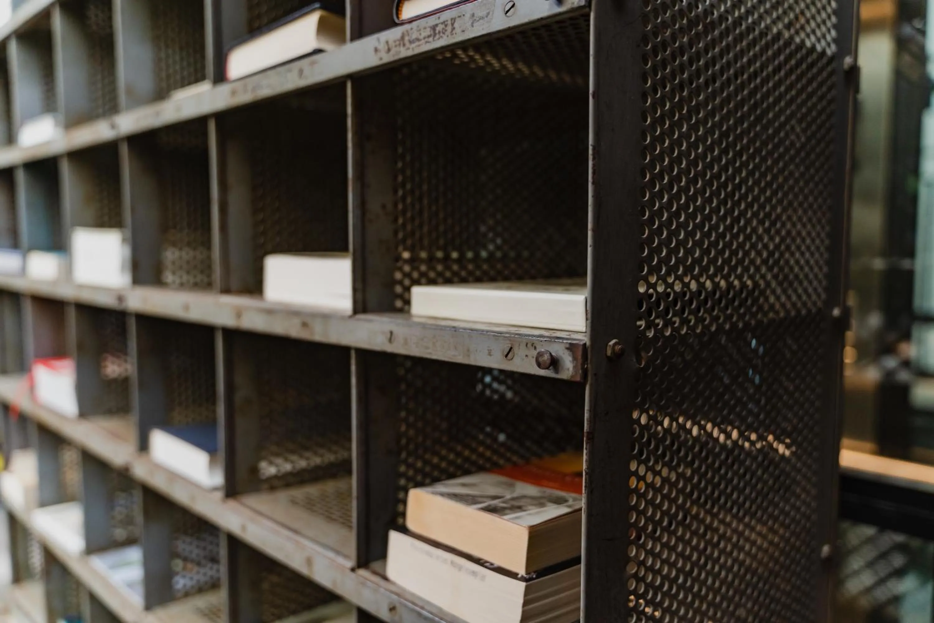 Communal lounge/ TV room in Hotel De Hallen