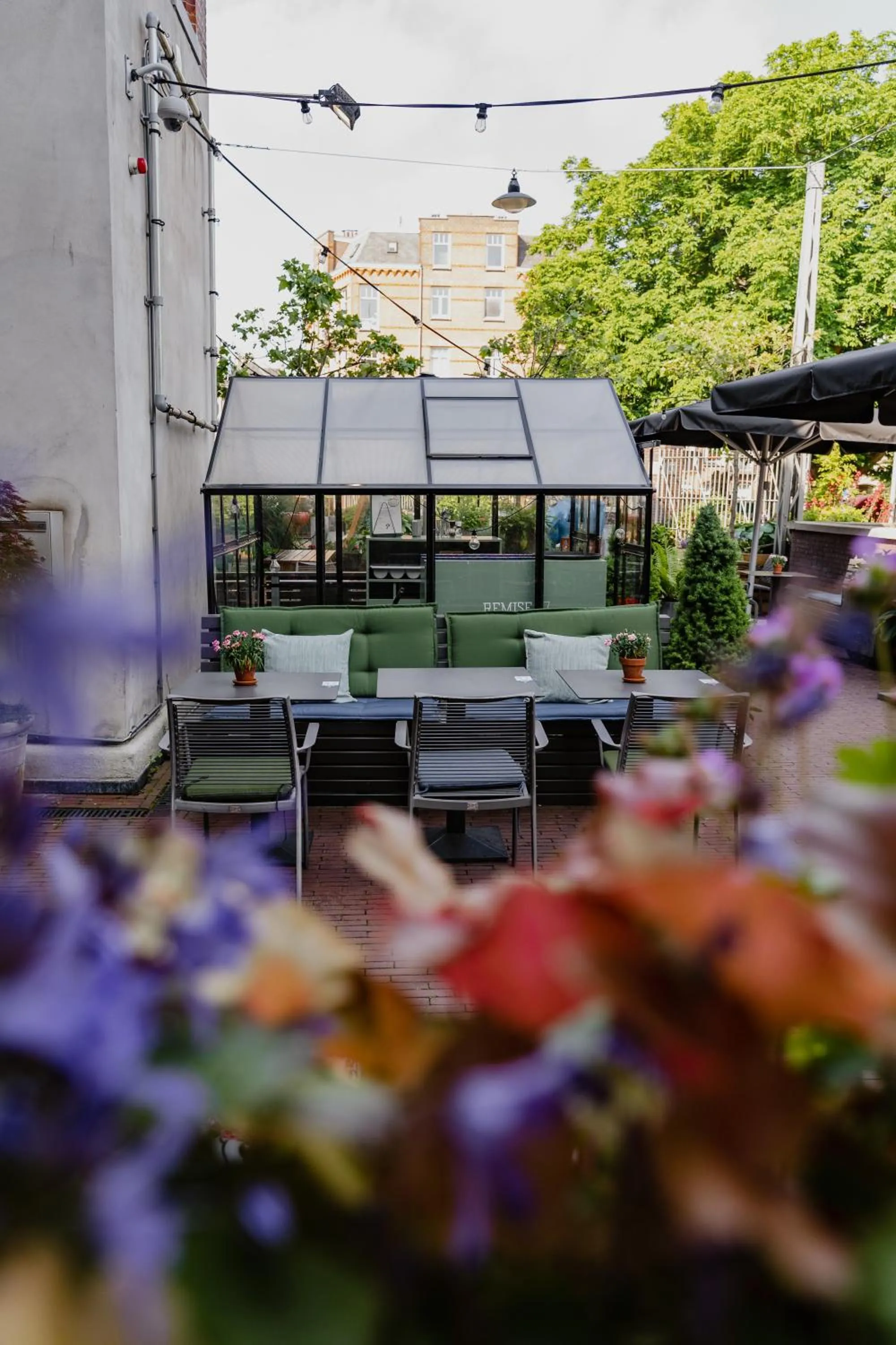 Restaurant/places to eat in Hotel De Hallen