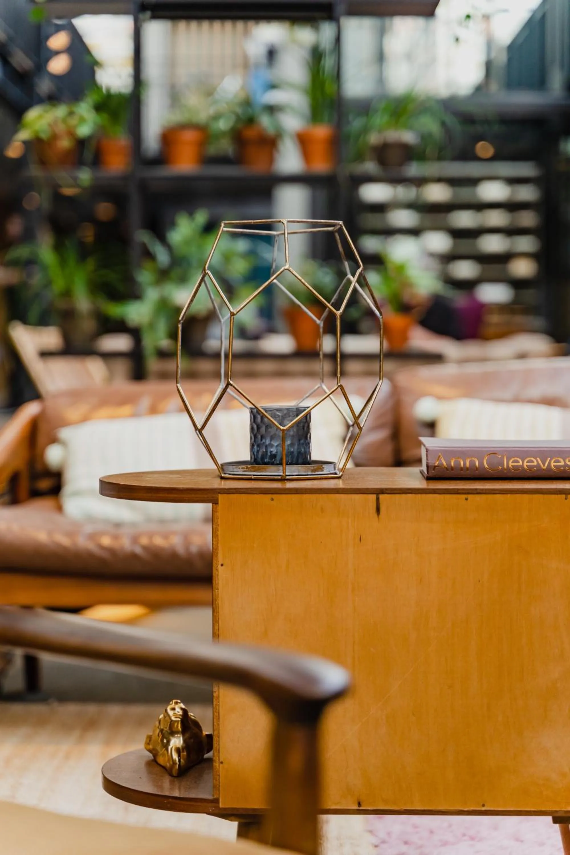 Communal lounge/ TV room in Hotel De Hallen