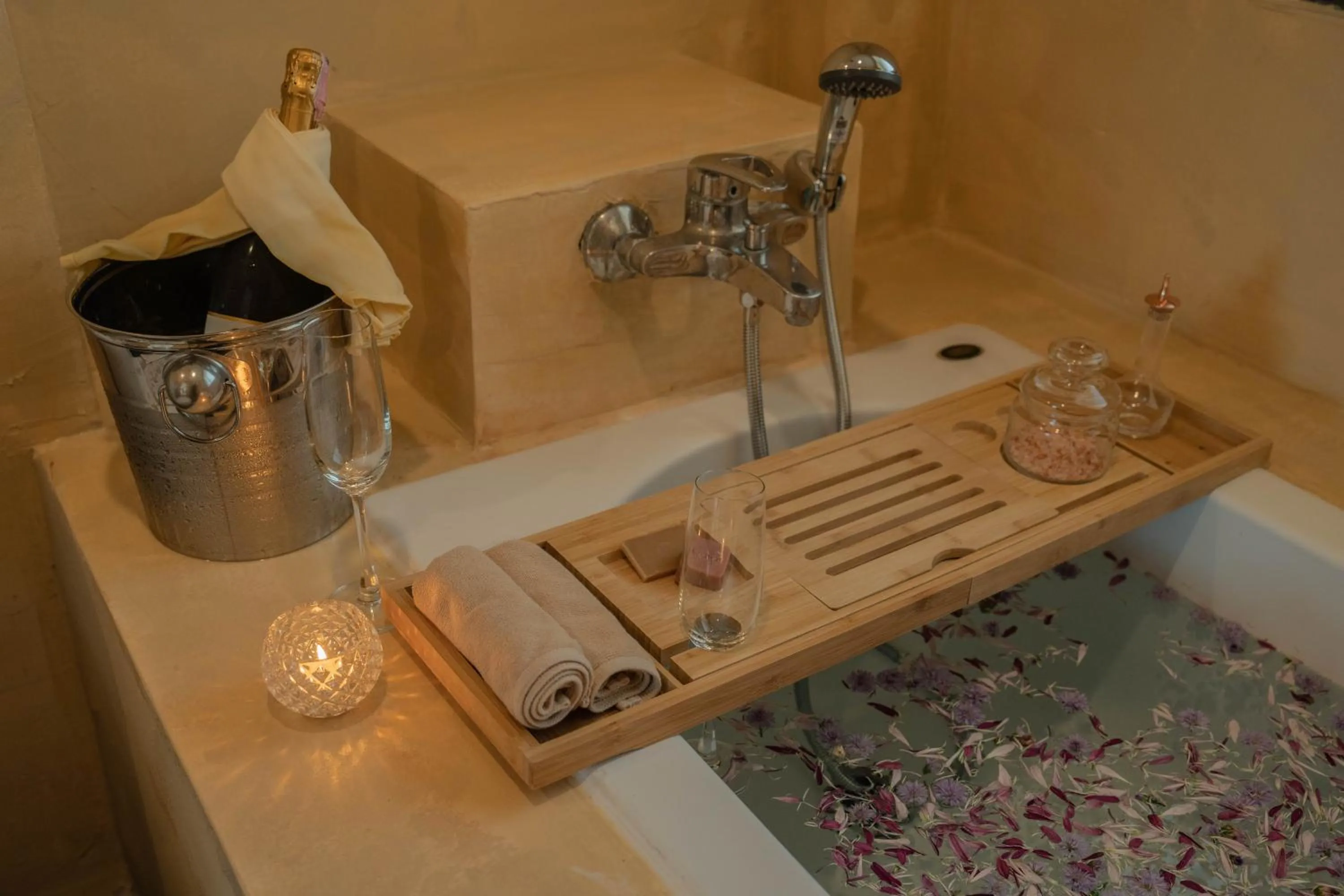 Hot Tub in Rustic and Blue Getaway