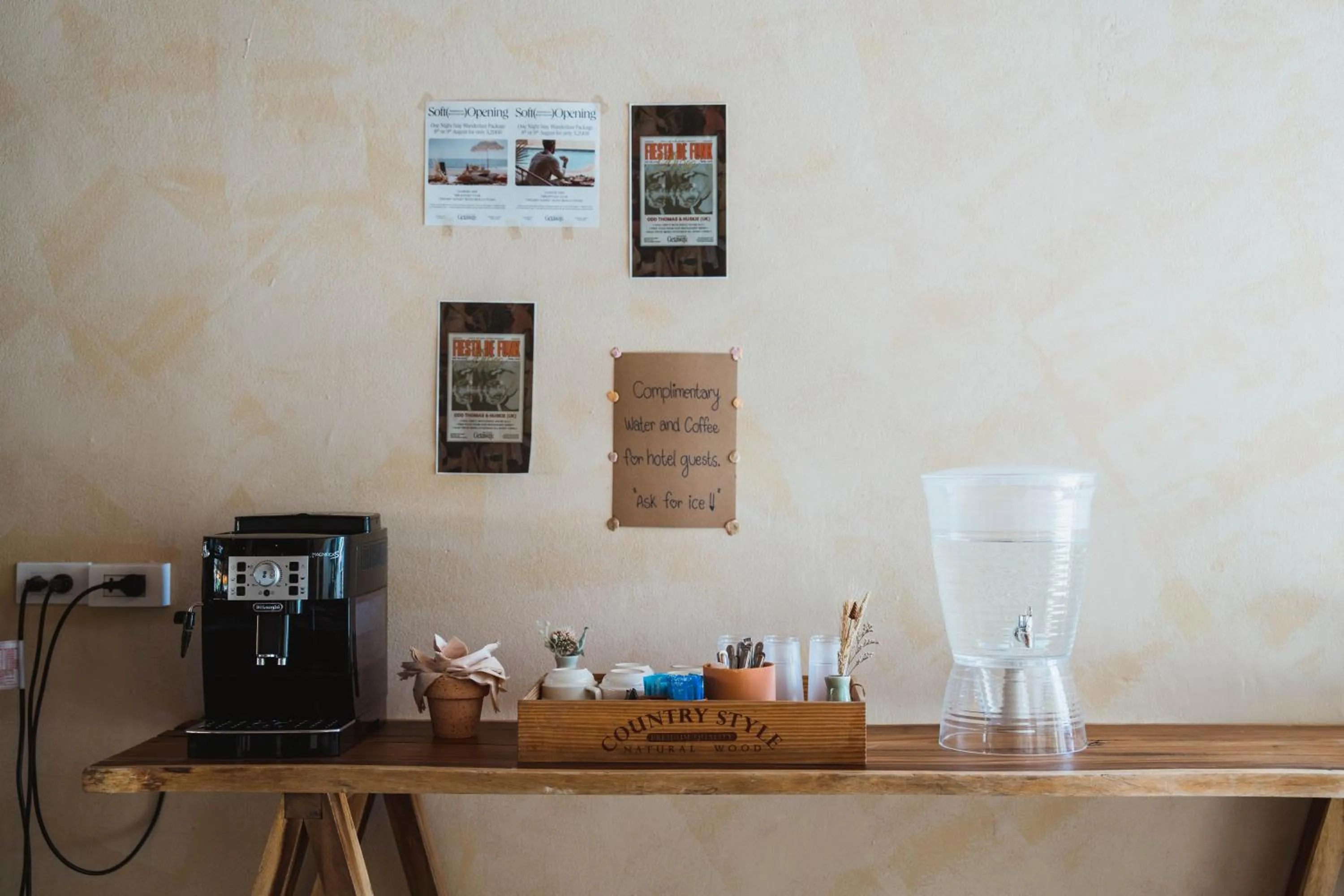 Coffee/tea facilities in Rustic and Blue Getaway