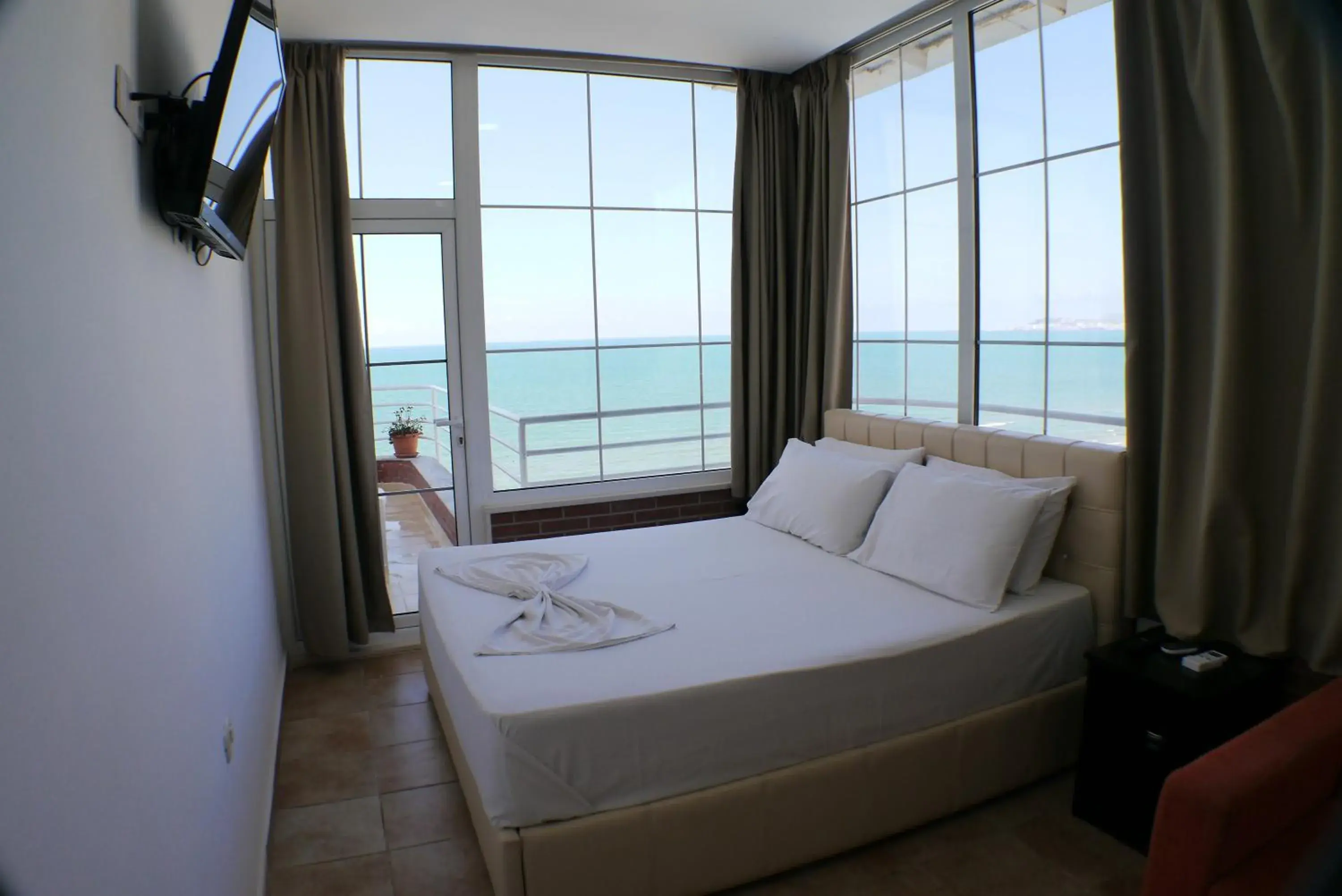 Superior Double Room with Sea View in Espana aparthotel Superior Double Room with Sea View in Espana aparthotel