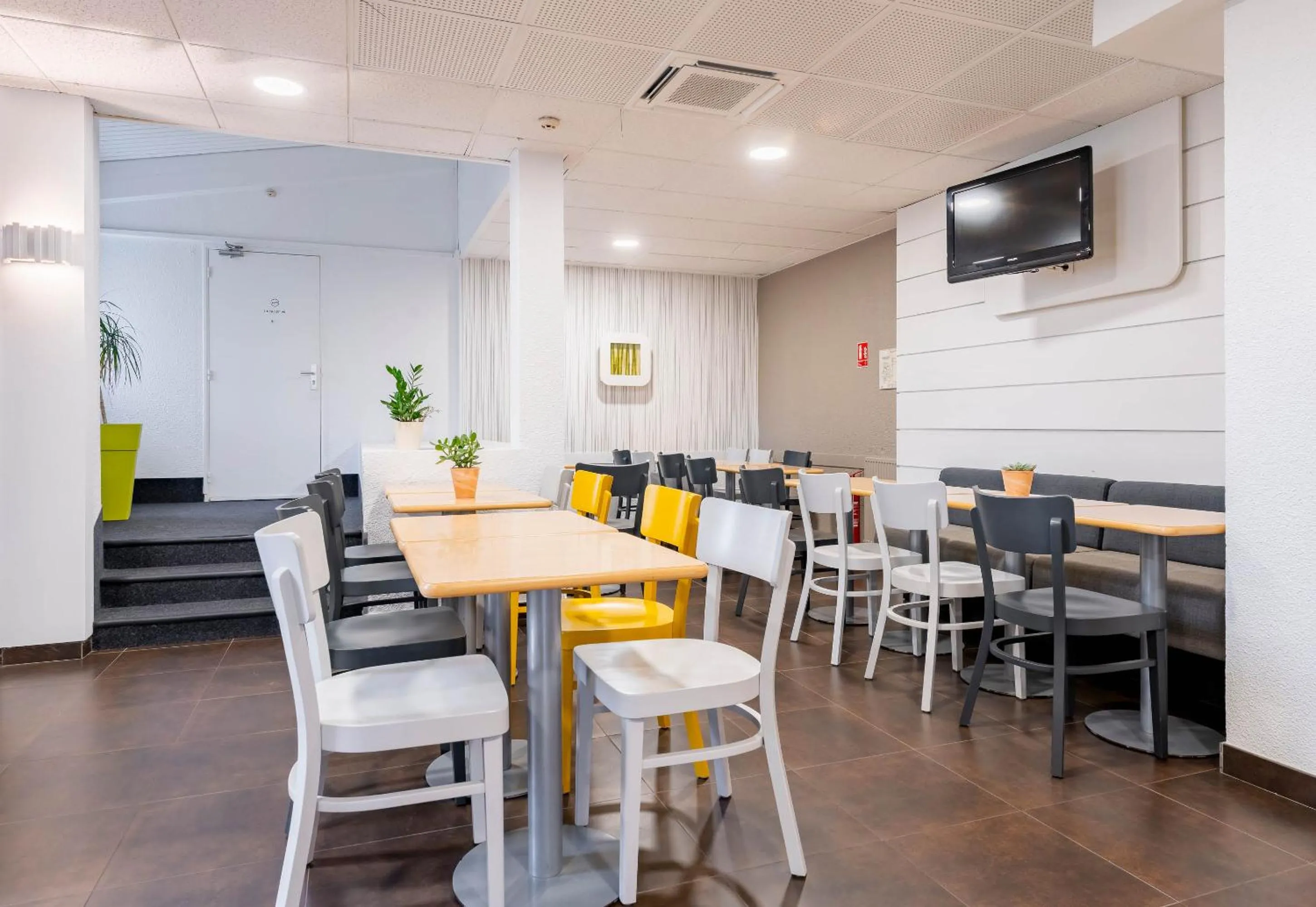 Breakfast in B&B HOTEL Valenciennes Sud 3 étoiles