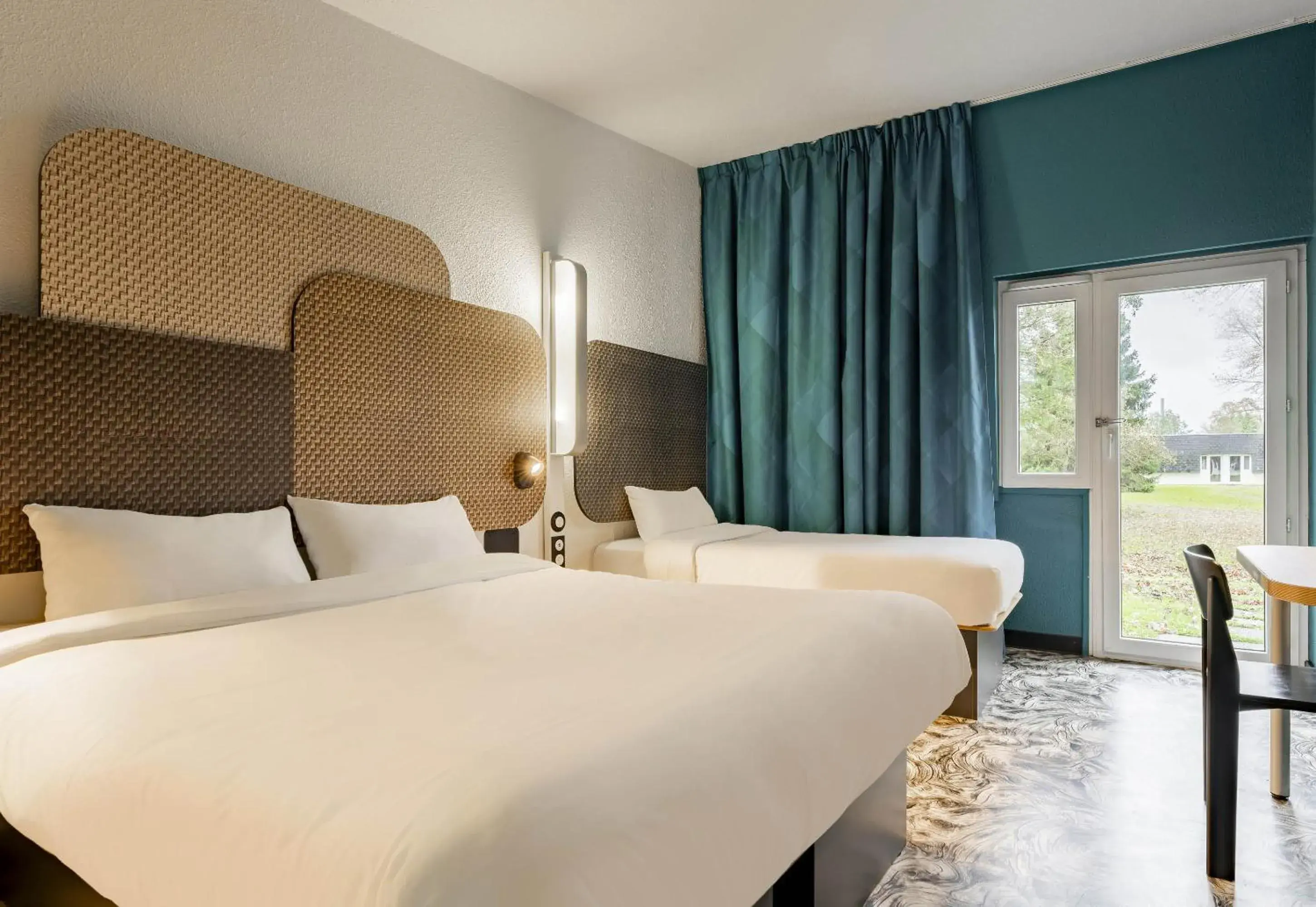 Triple Room in B&B HOTEL Valenciennes Sud Triple Room in B&B HOTEL Valenciennes Sud