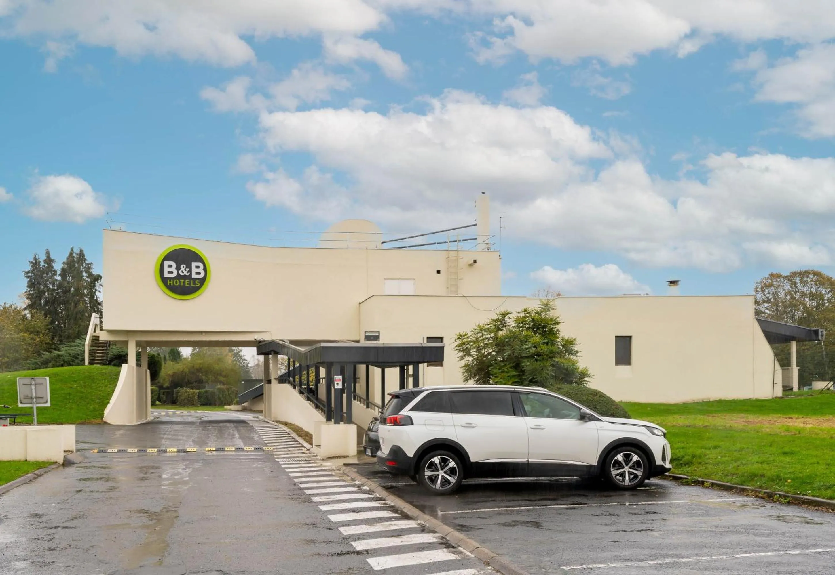 Property building in B&B HOTEL Valenciennes Sud 3 étoiles
