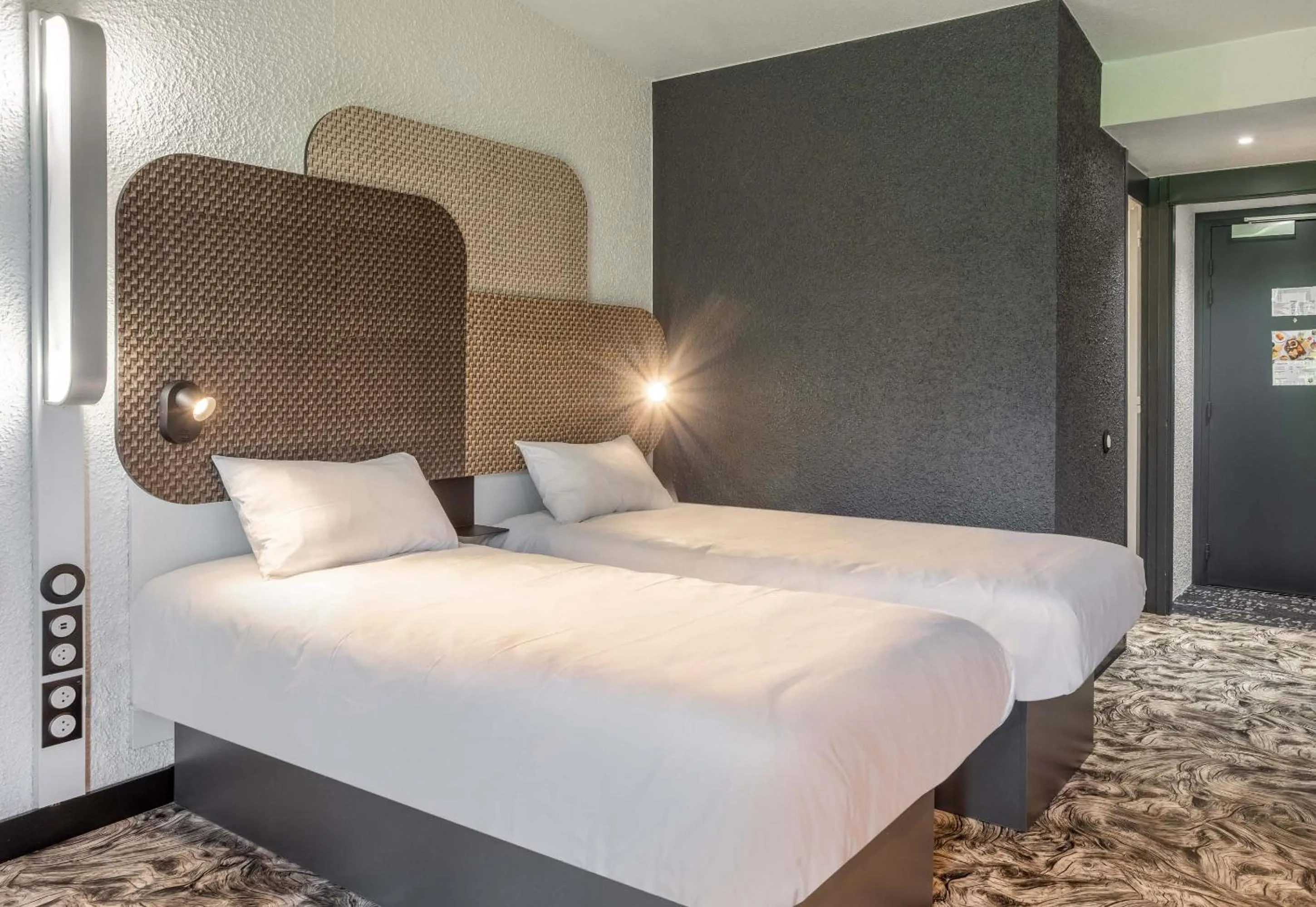 Bedroom, Bed in B&B HOTEL Valenciennes Sud 3 étoiles