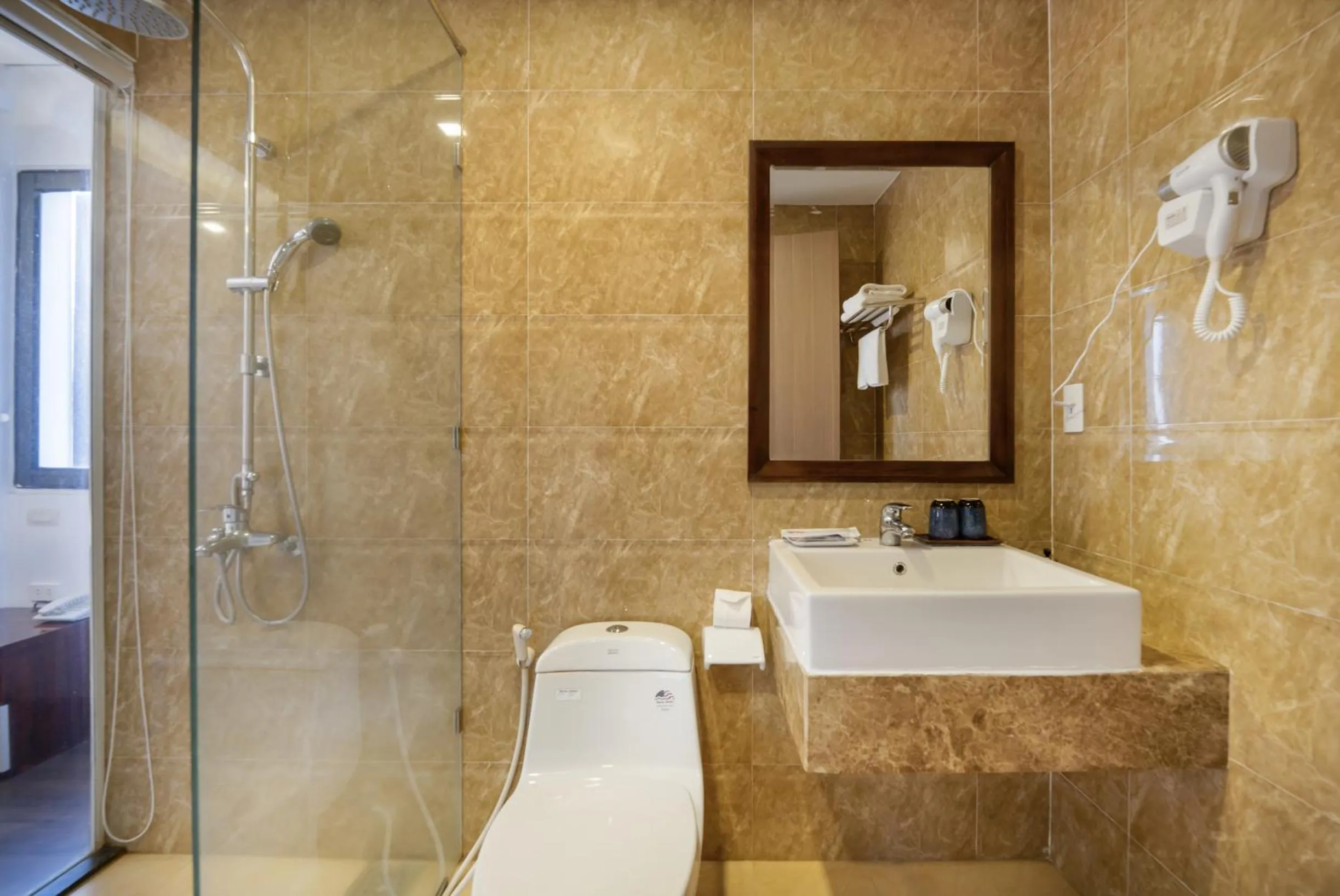 Bathroom in Waikiki Beach Hotel Da Nang