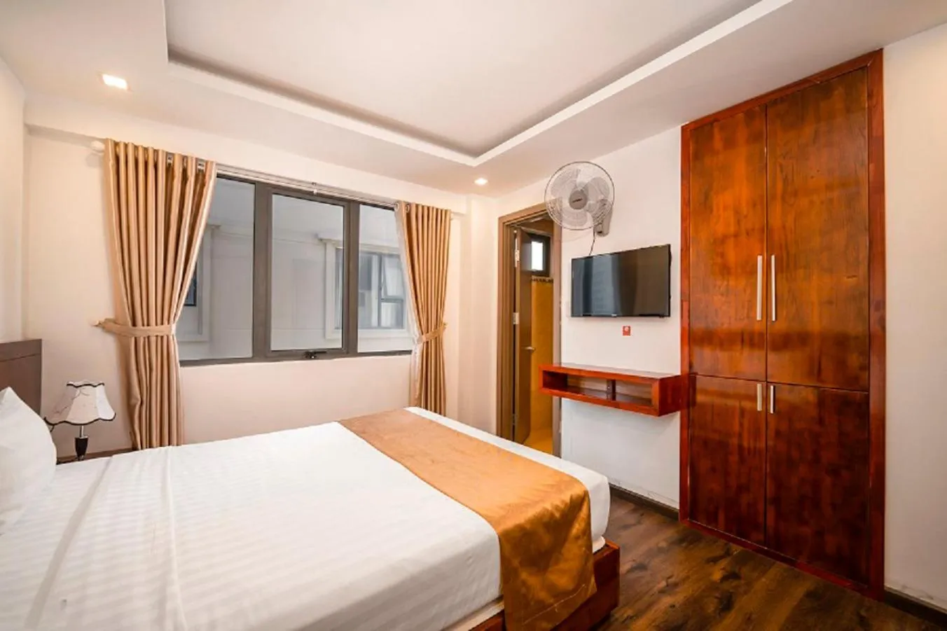 Communal lounge/ TV room, Bed in Waikiki Beach Hotel Da Nang